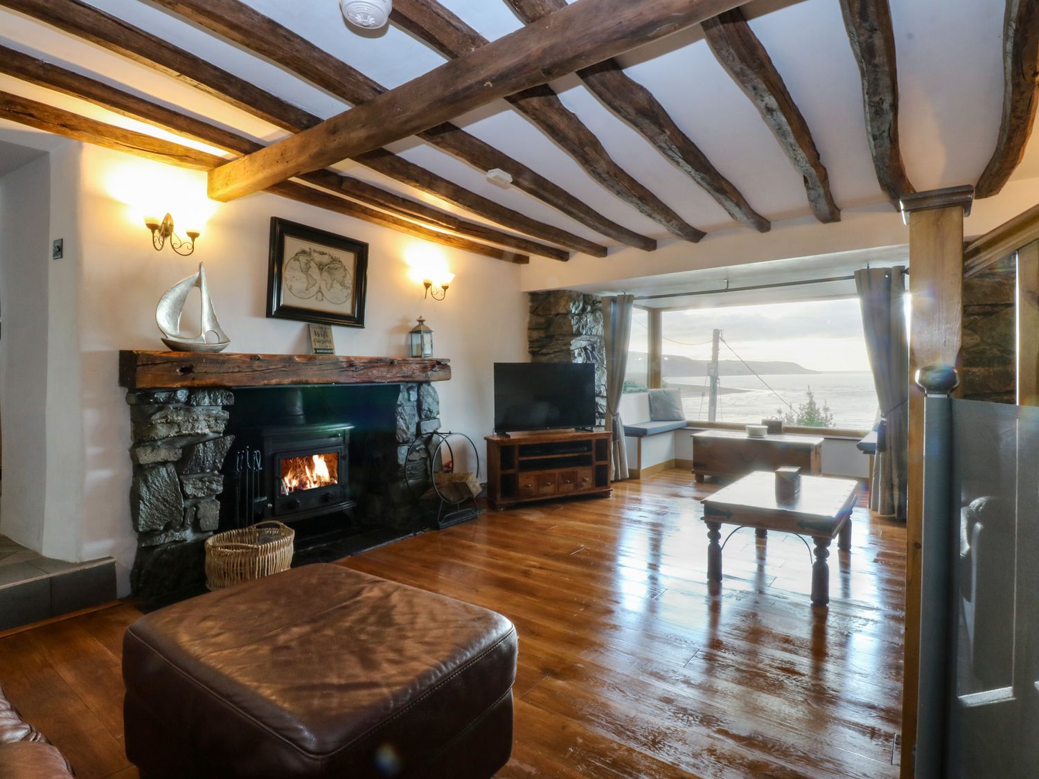 Ty'n-Y-Ffynnon Cottage, Barmouth, elevated position, sea views, beach nearby,  set over four floors.