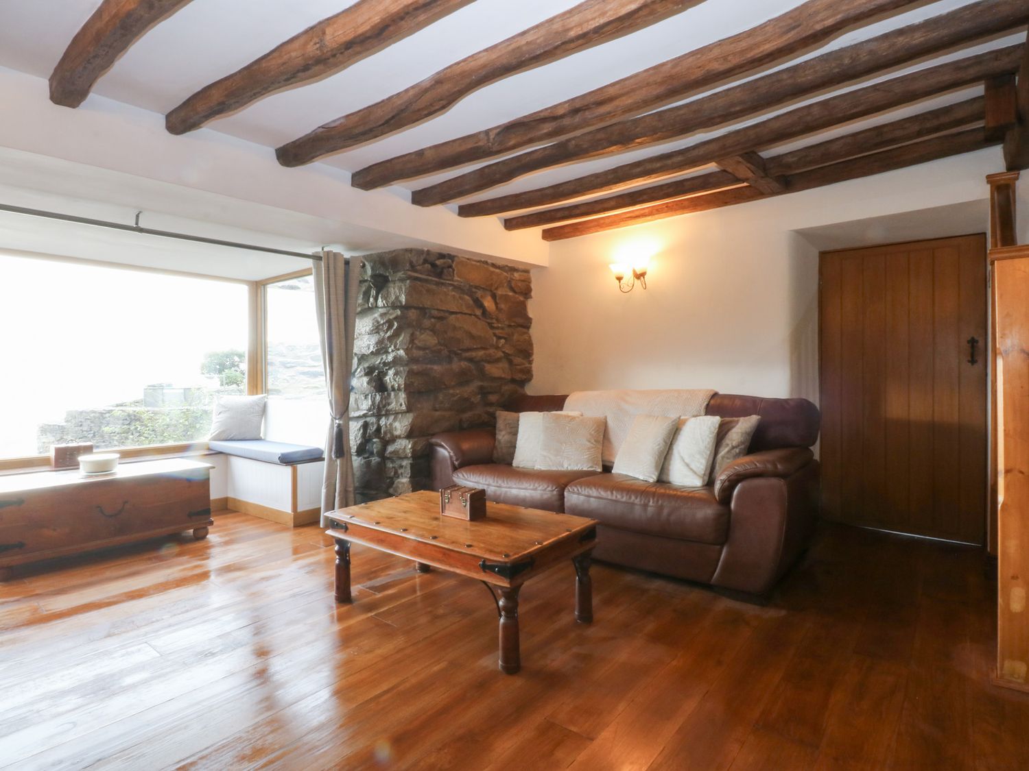 Ty'n-Y-Ffynnon Cottage, Barmouth, elevated position, sea views, beach nearby,  set over four floors.