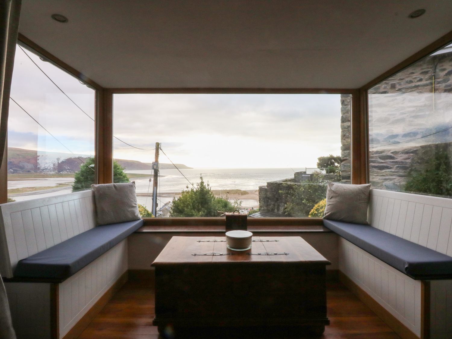 Ty'n-Y-Ffynnon Cottage, Barmouth, elevated position, sea views, beach nearby,  set over four floors.