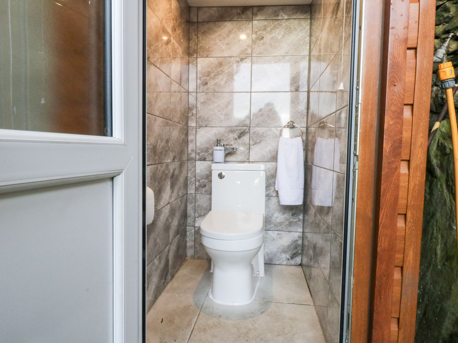 Ty'n-Y-Ffynnon Cottage, Barmouth, elevated position, sea views, beach nearby,  set over four floors.