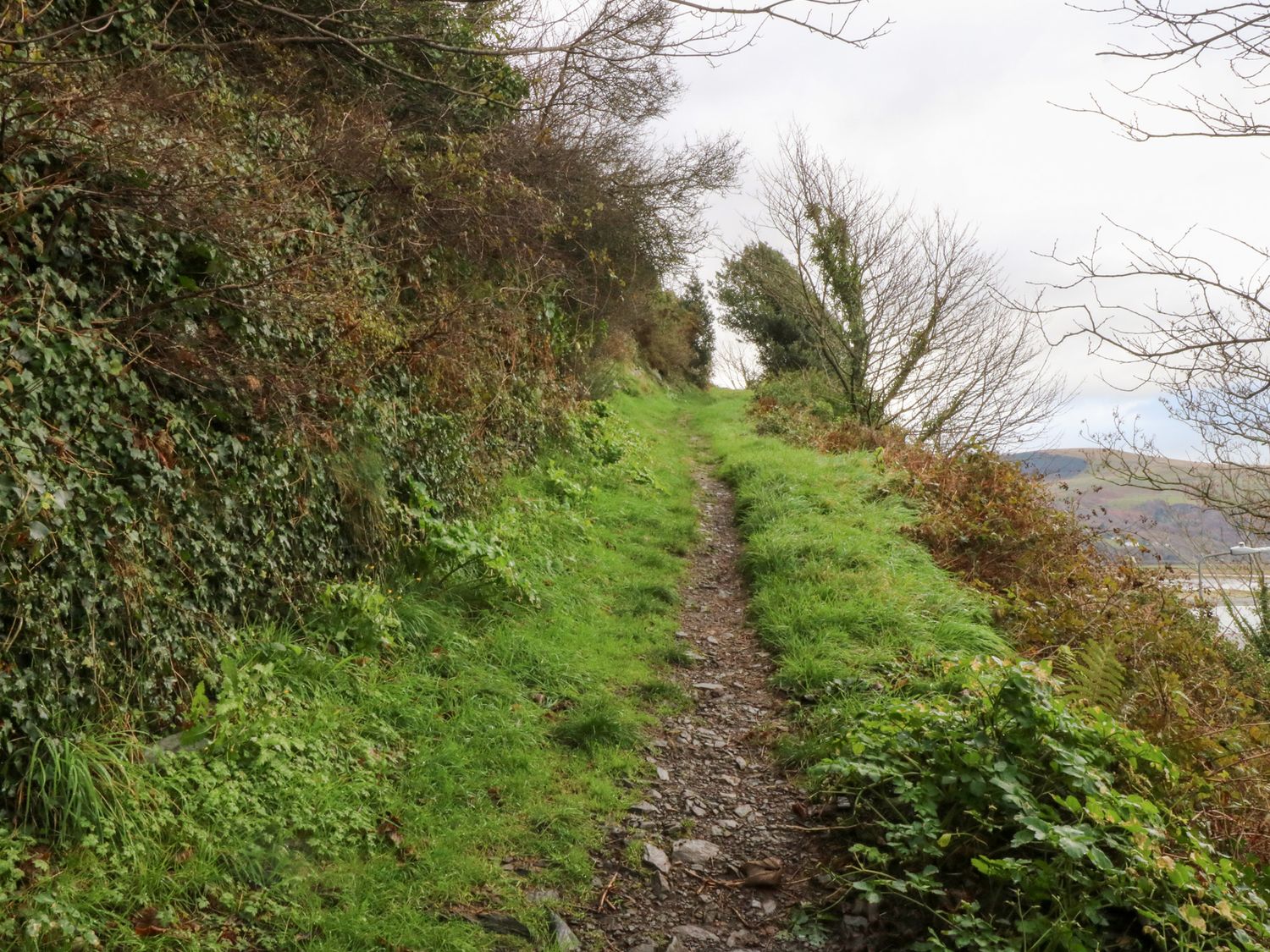 Ty'n-Y-Ffynnon Cottage, Barmouth, elevated position, sea views, beach nearby,  set over four floors.