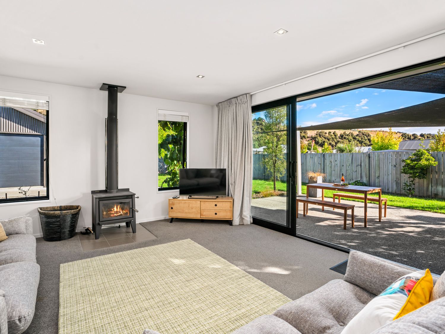 Relax on Snowberry – Wanaka Holiday Home                     photo 2