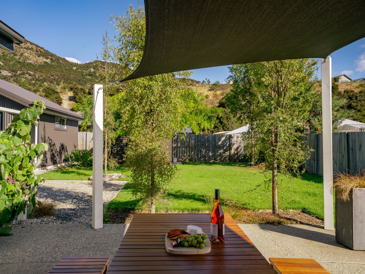 Relax on Snowberry – Wanaka Holiday Home                     photo 23