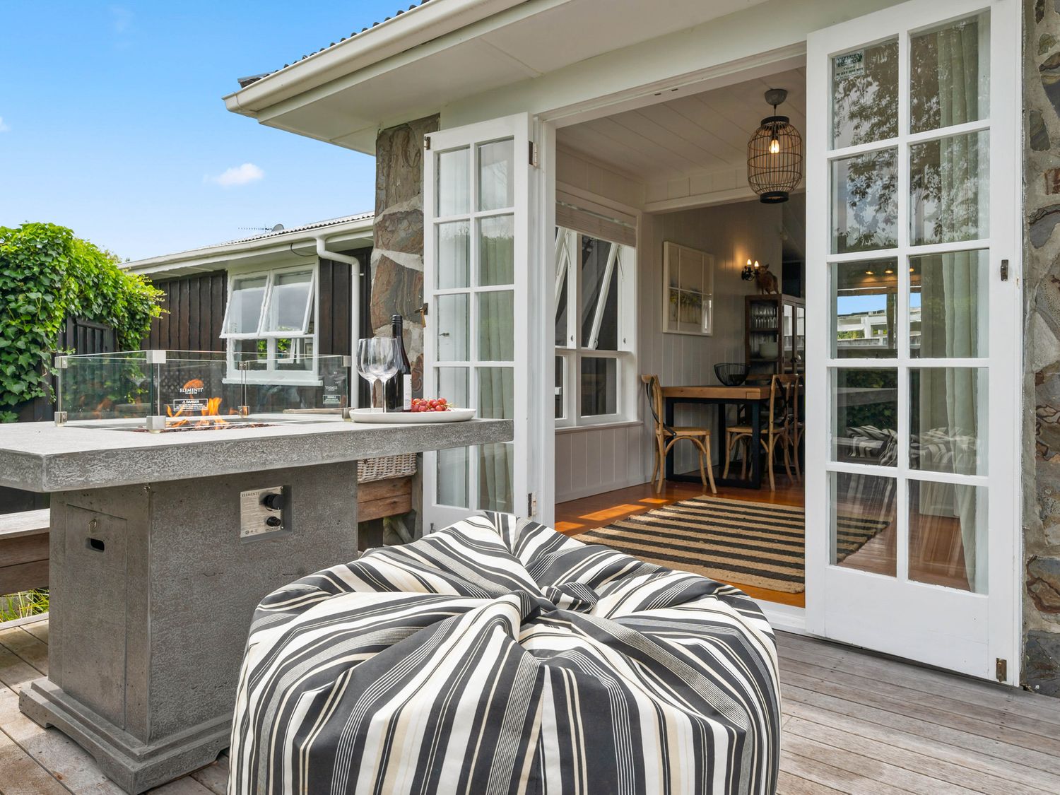 Mid-Century Charm - Taupo Holiday Home                     photo 2