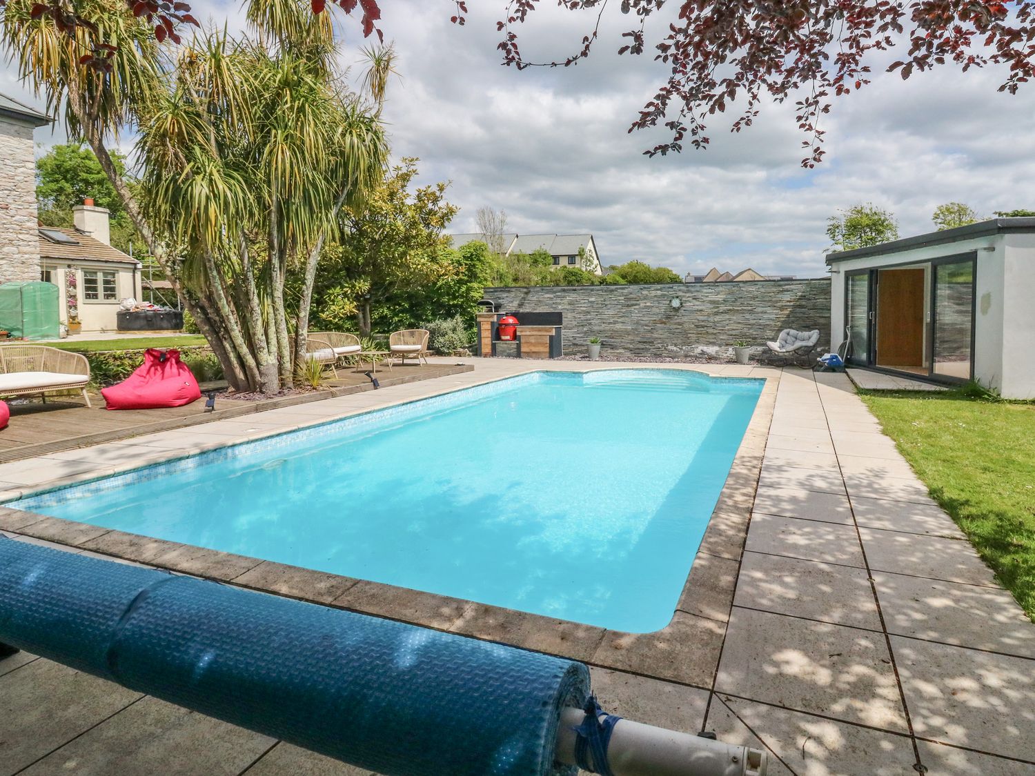The Barn, Brixton, Devon, near Dartmoor National Park. Open-Plan, Swimming Pool, Barbecue, Outhouse.