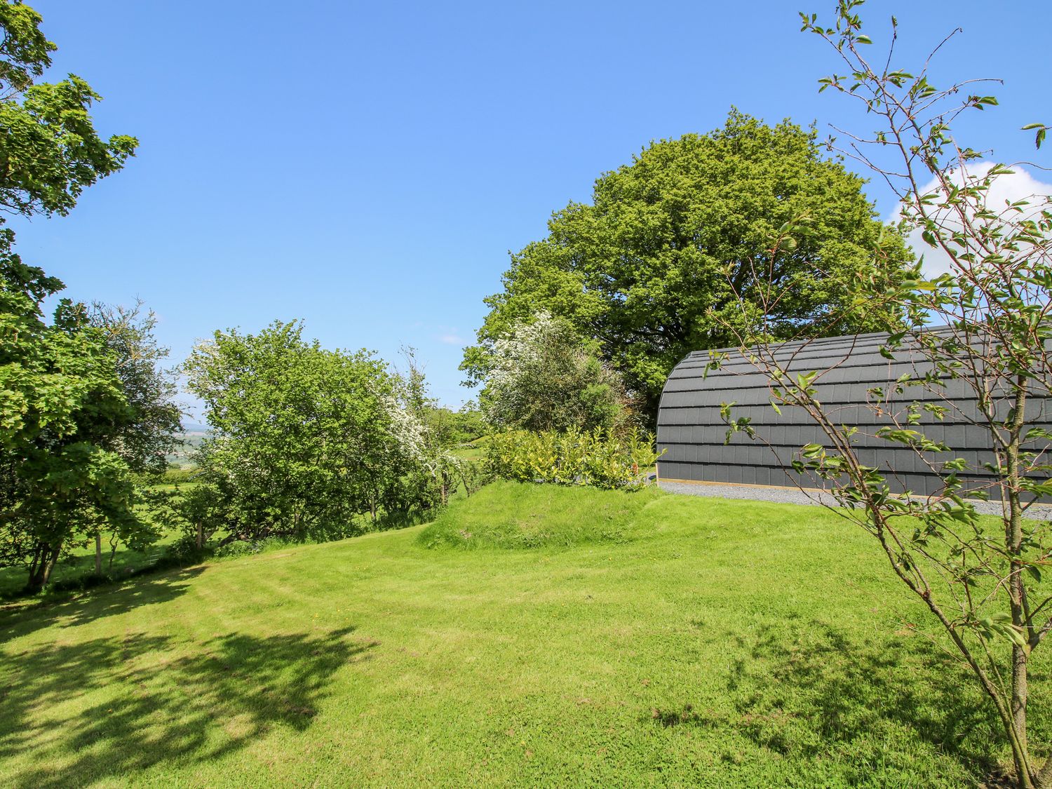 Deri Pod in Guilsfield, Powys, romantic, countryside views, adults-only, stylish, open-plan living,.