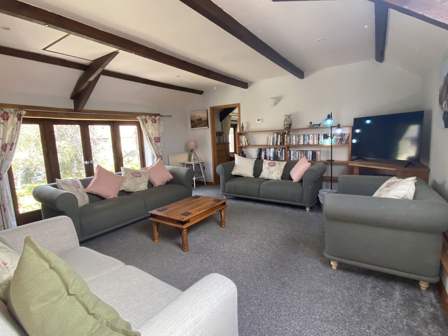 Foxglove Barn, South Brent, Dartmoor National Park. Walking location, electric fire, hot tub, rural.