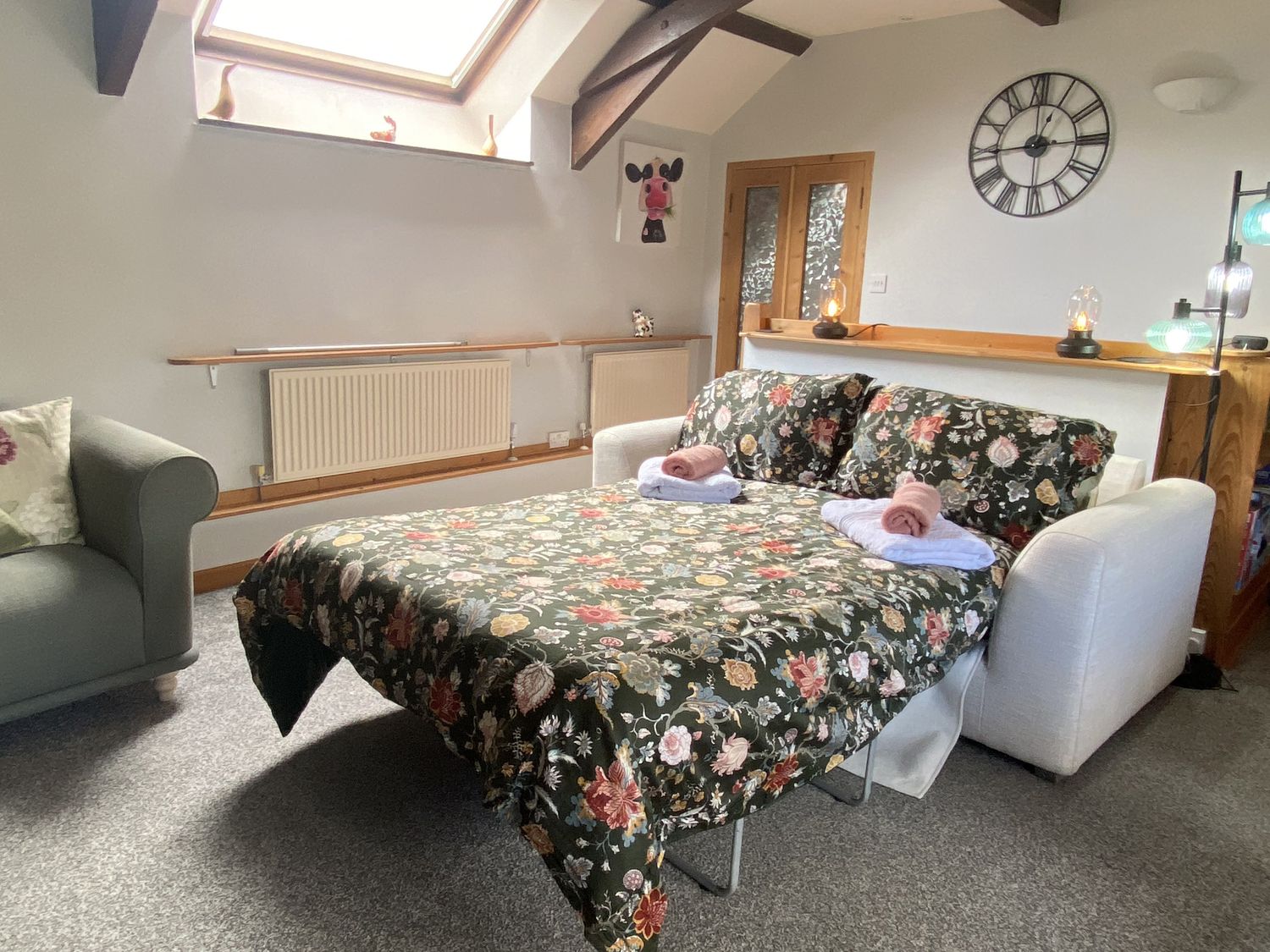 Foxglove Barn, South Brent, Dartmoor National Park. Walking location, electric fire, hot tub, rural.