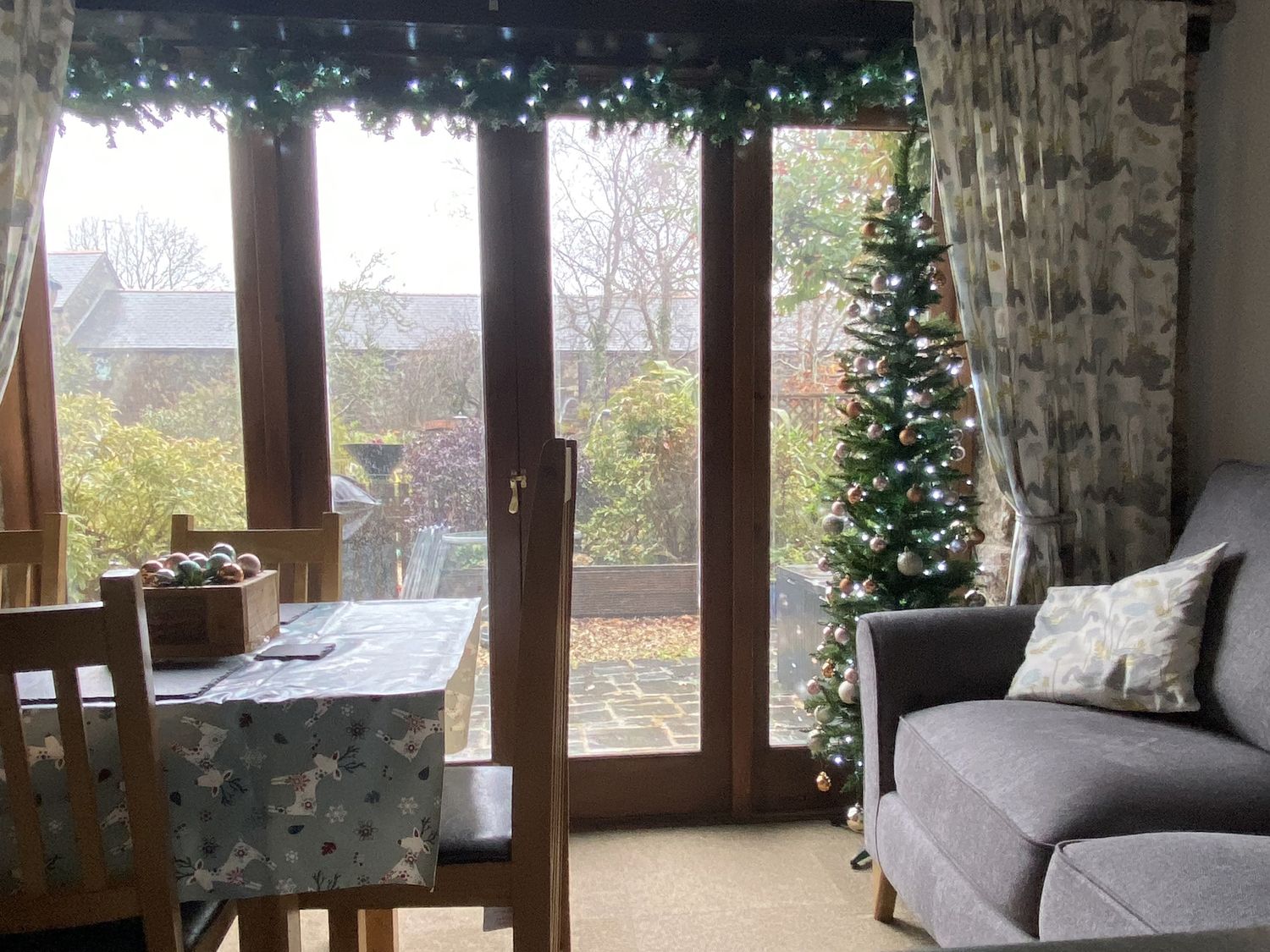 Foxglove Barn, South Brent, Dartmoor National Park. Walking location, electric fire, hot tub, rural.