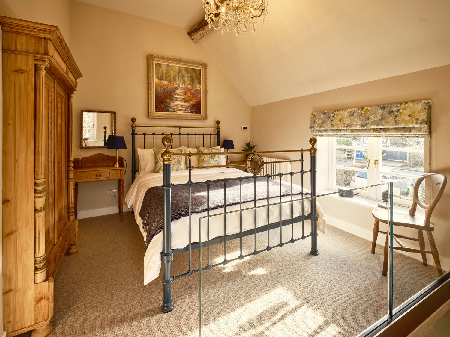 1 Kingswood Cottage in Lapworth, Warwickshire. Romantic. Hot tub. Pet-friendly. Dishwasher. Smart TV