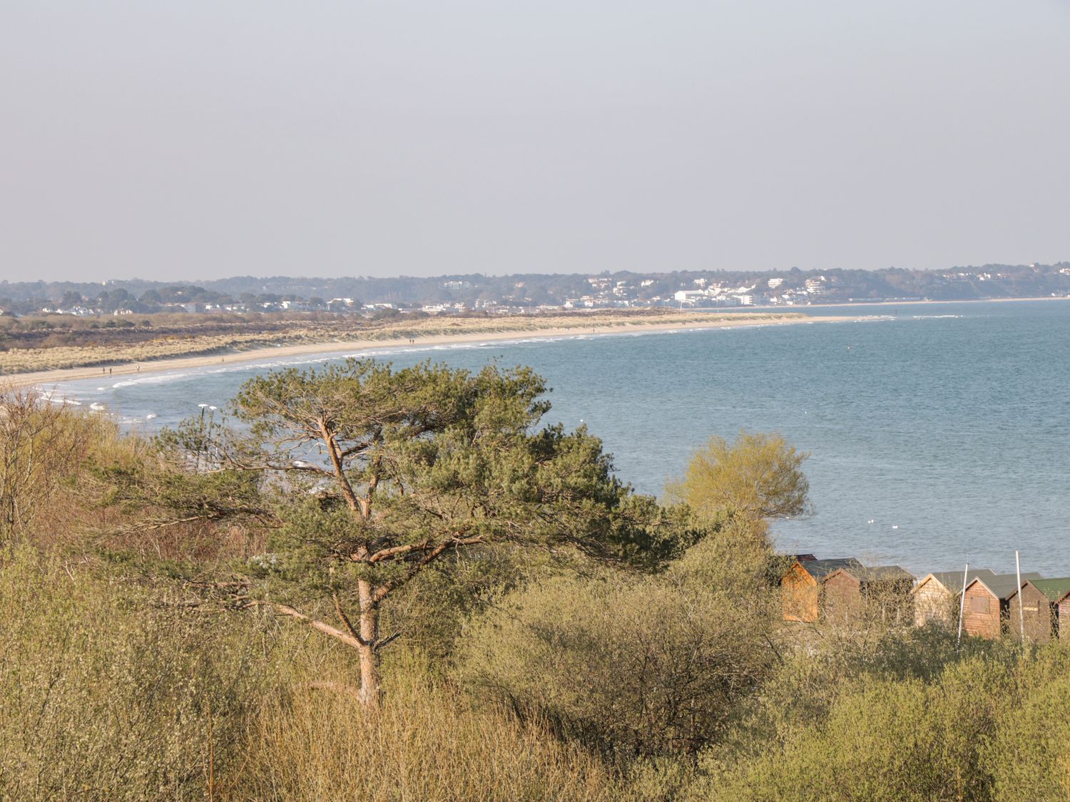 Rose Cottage, in Swanage, Dorset. Pet-friendly. Close to amenities and a beach. Hot tub. In an AONB.