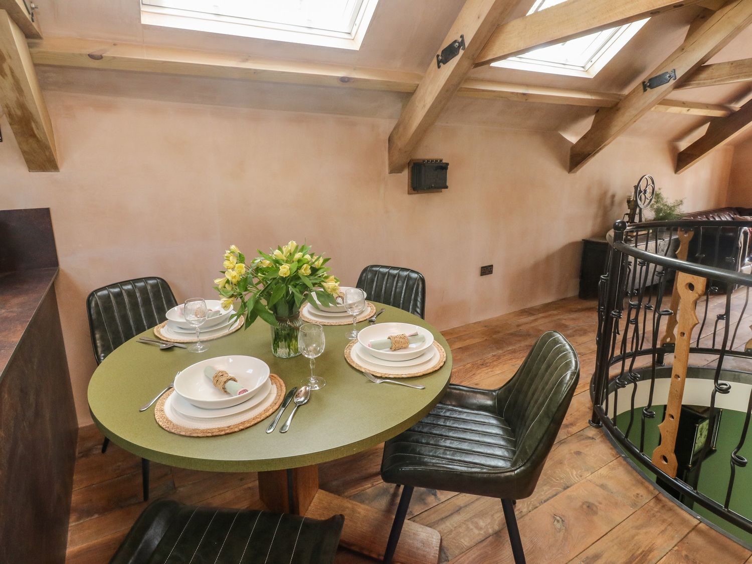 Becket's Barn in Northlew in Devon. Two-bed barn conversion with original features & private balcony