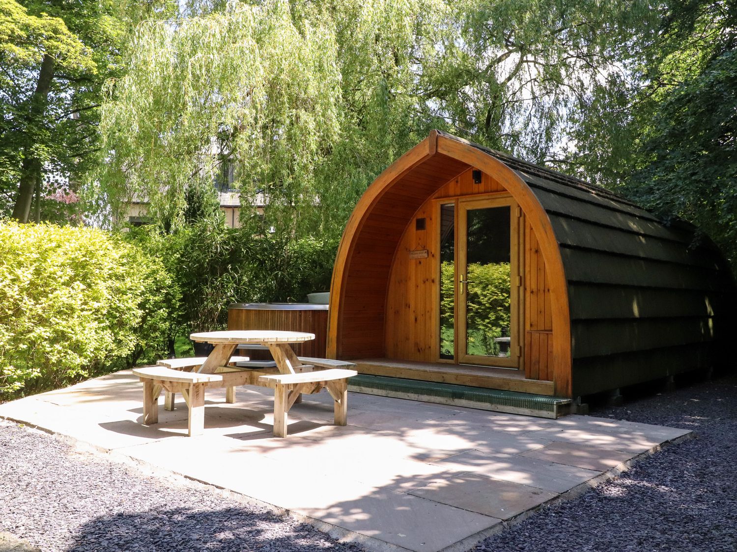 Pod, Forton near Garstang, Lancashire. Hot tub. Couples. Romantic. Private parking. Double bed. WiFi
