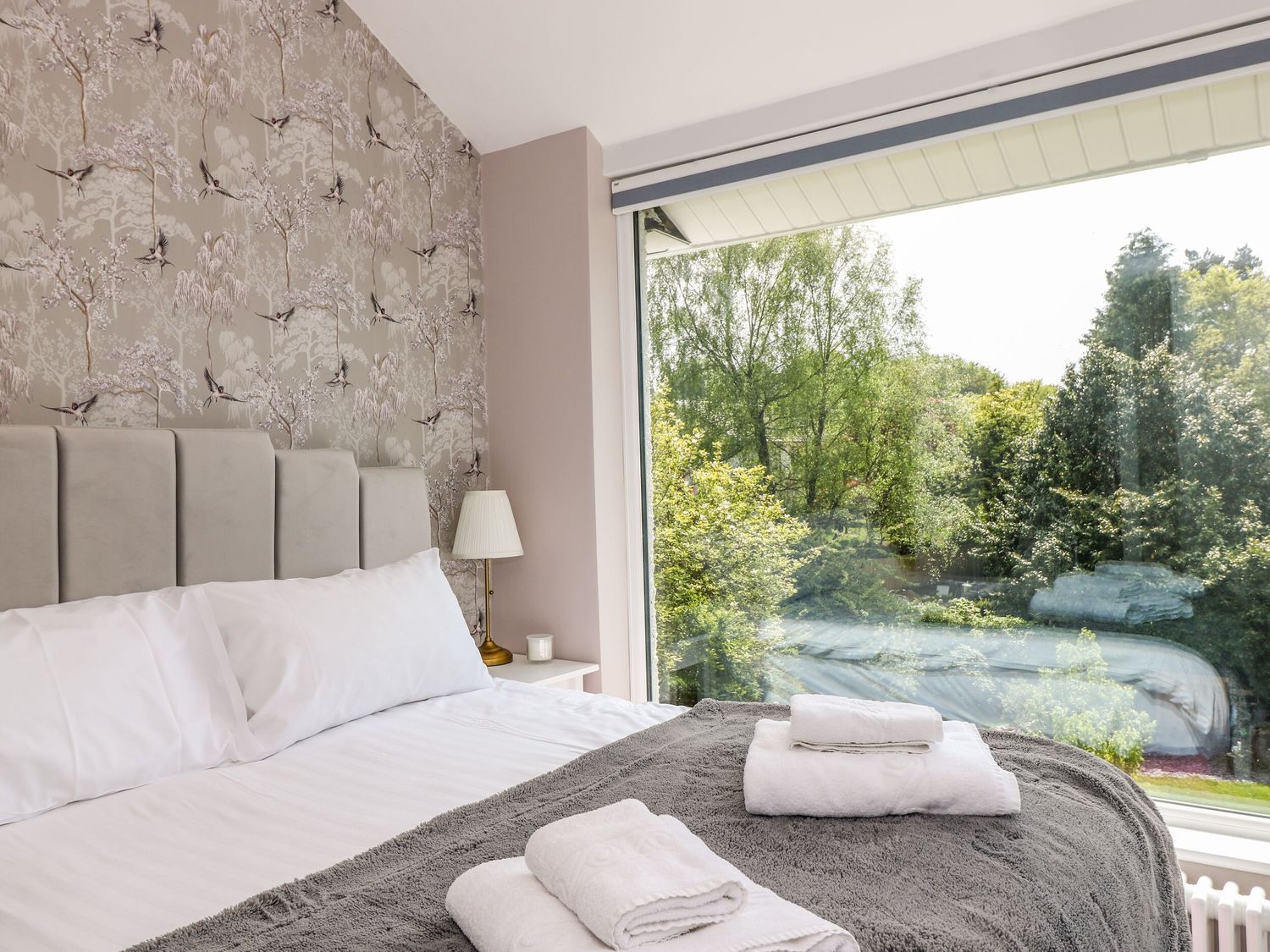 Briars Lea, Bowness-On-Windermere in Cumbria. Pet-friendly. WiFi. Hot tub. Views of Lake Windermere.