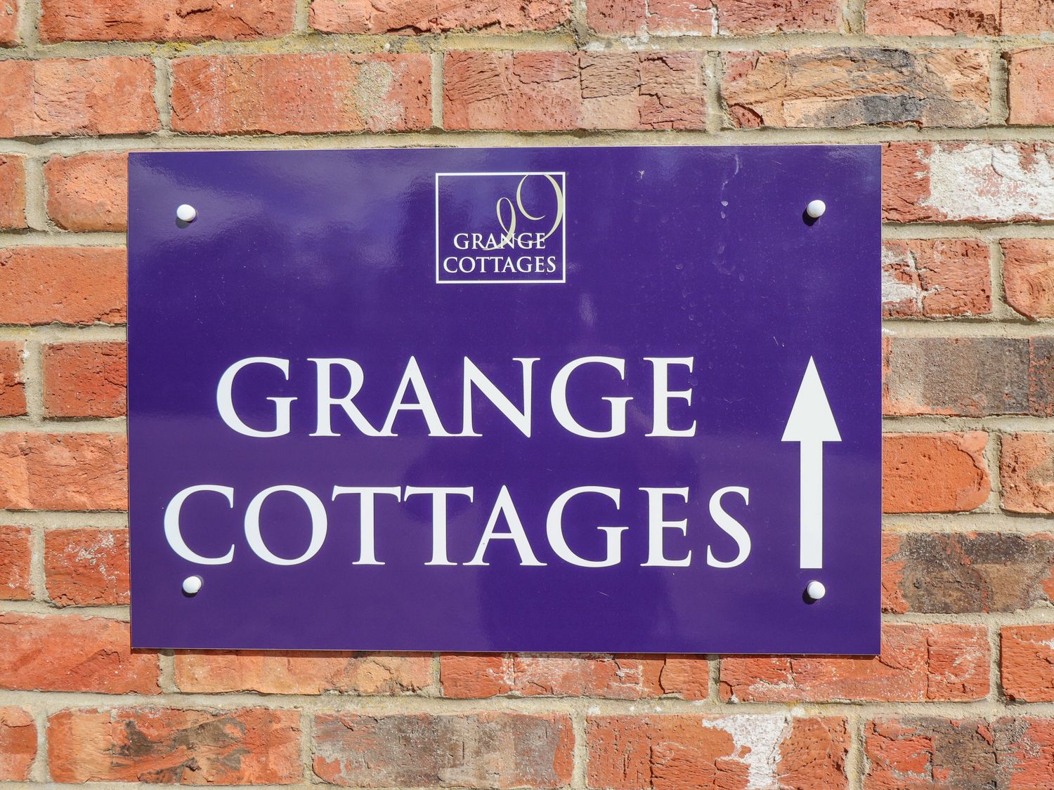 The Grange Cottage 1 in Ashby-cum-Fenby near Waltham, Lincolnshire. Hot tub. Near an AONB. Open plan