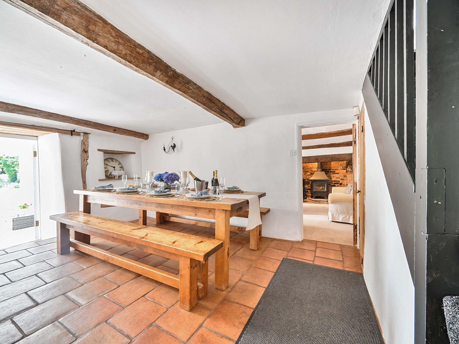 2 Pigsfoot Cottages, Ash Thomas near Halberton, Devon. Hot tub. Off-road parking. Pet-friendly. WiFi