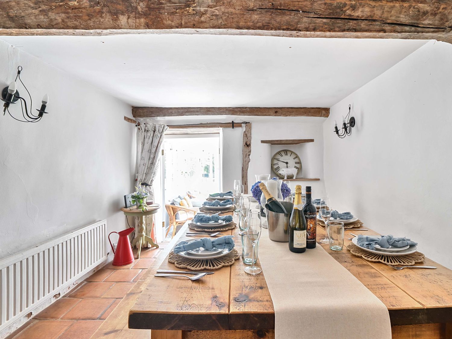 2 Pigsfoot Cottages, Ash Thomas near Halberton, Devon. Hot tub. Off-road parking. Pet-friendly. WiFi