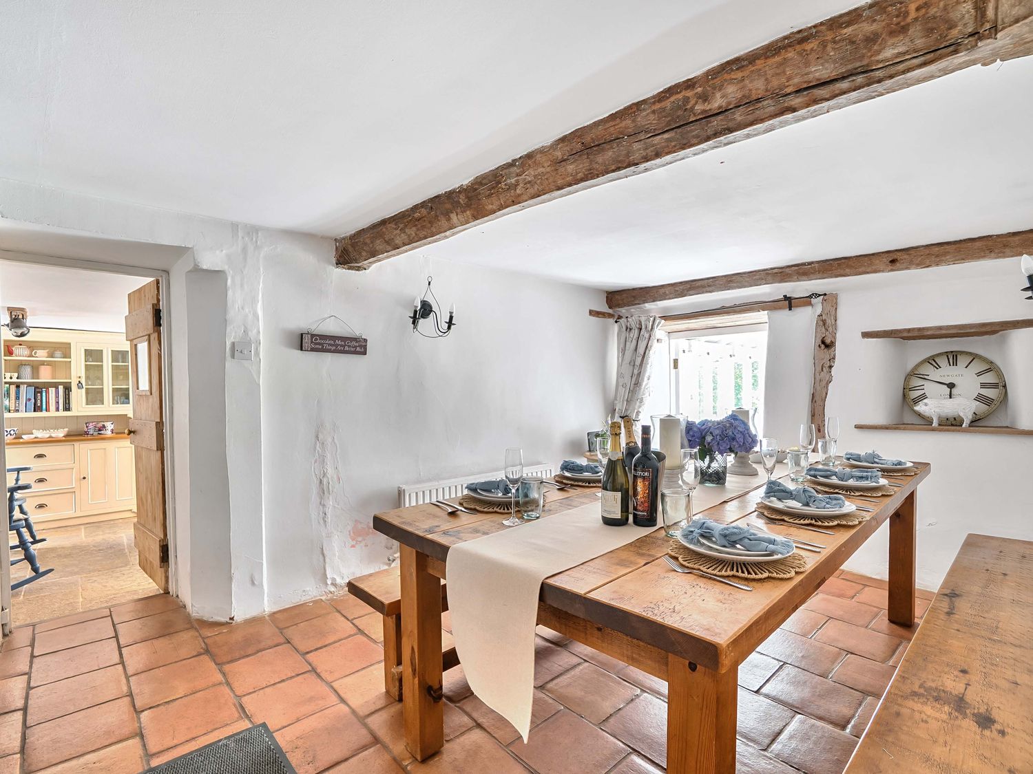 2 Pigsfoot Cottages, Ash Thomas near Halberton, Devon. Hot tub. Off-road parking. Pet-friendly. WiFi