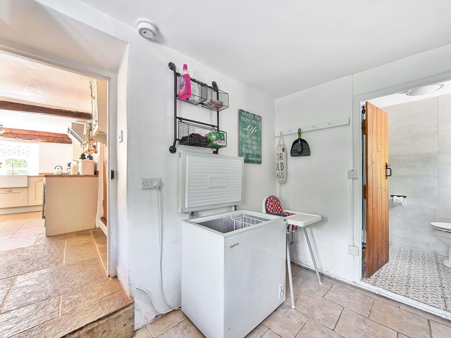 2 Pigsfoot Cottages, Ash Thomas near Halberton, Devon. Hot tub. Off-road parking. Pet-friendly. WiFi
