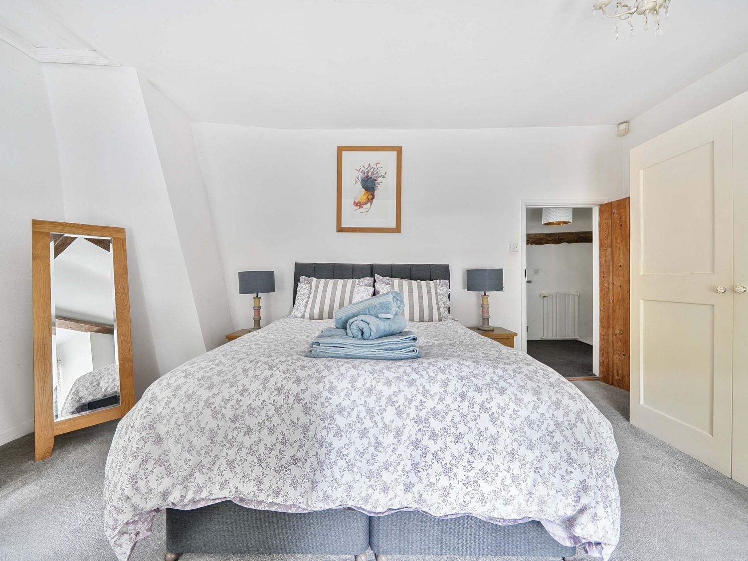 2 Pigsfoot Cottages, Ash Thomas near Halberton, Devon. Hot tub. Off-road parking. Pet-friendly. WiFi