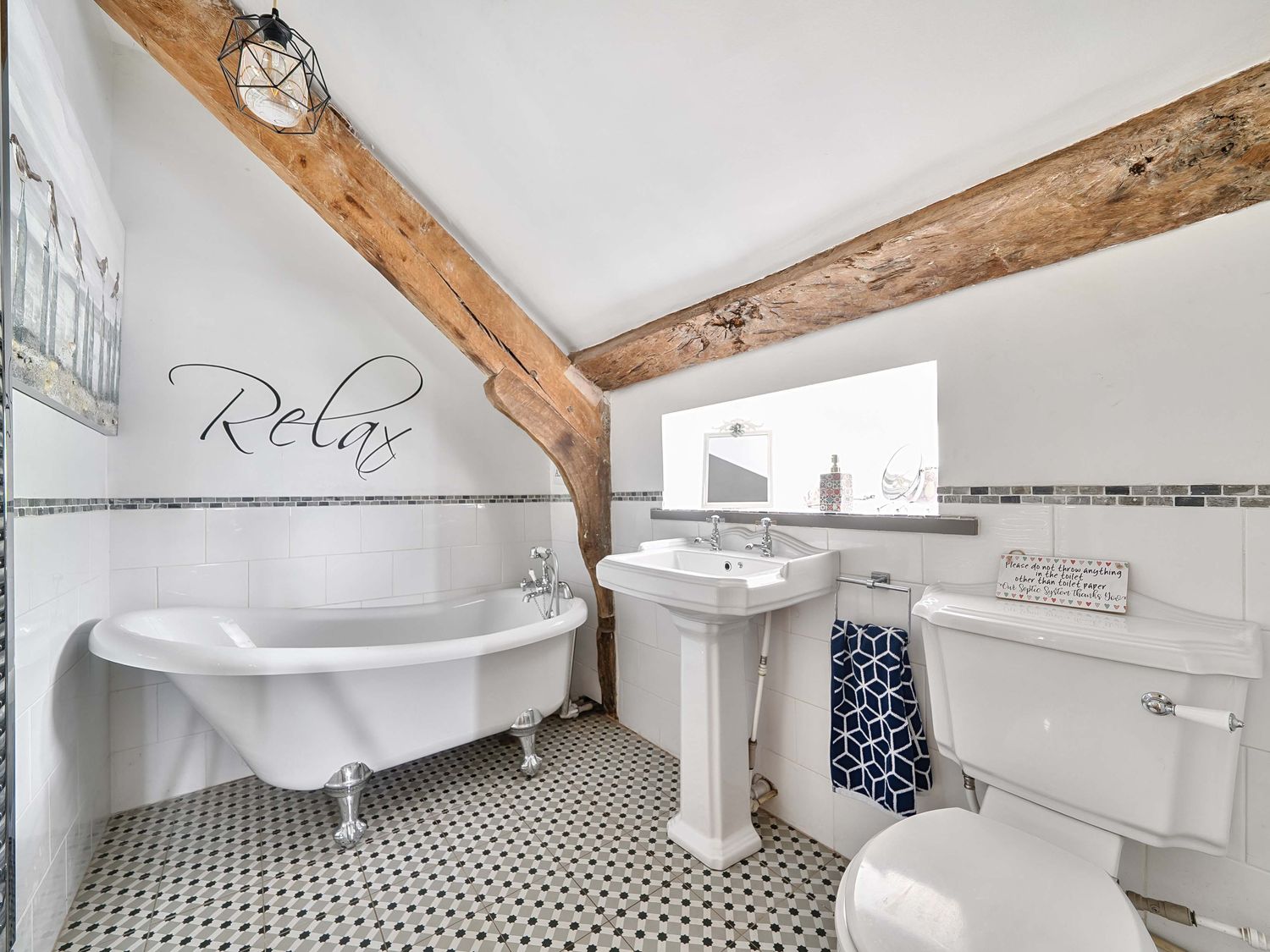 2 Pigsfoot Cottages, Ash Thomas near Halberton, Devon. Hot tub. Off-road parking. Pet-friendly. WiFi