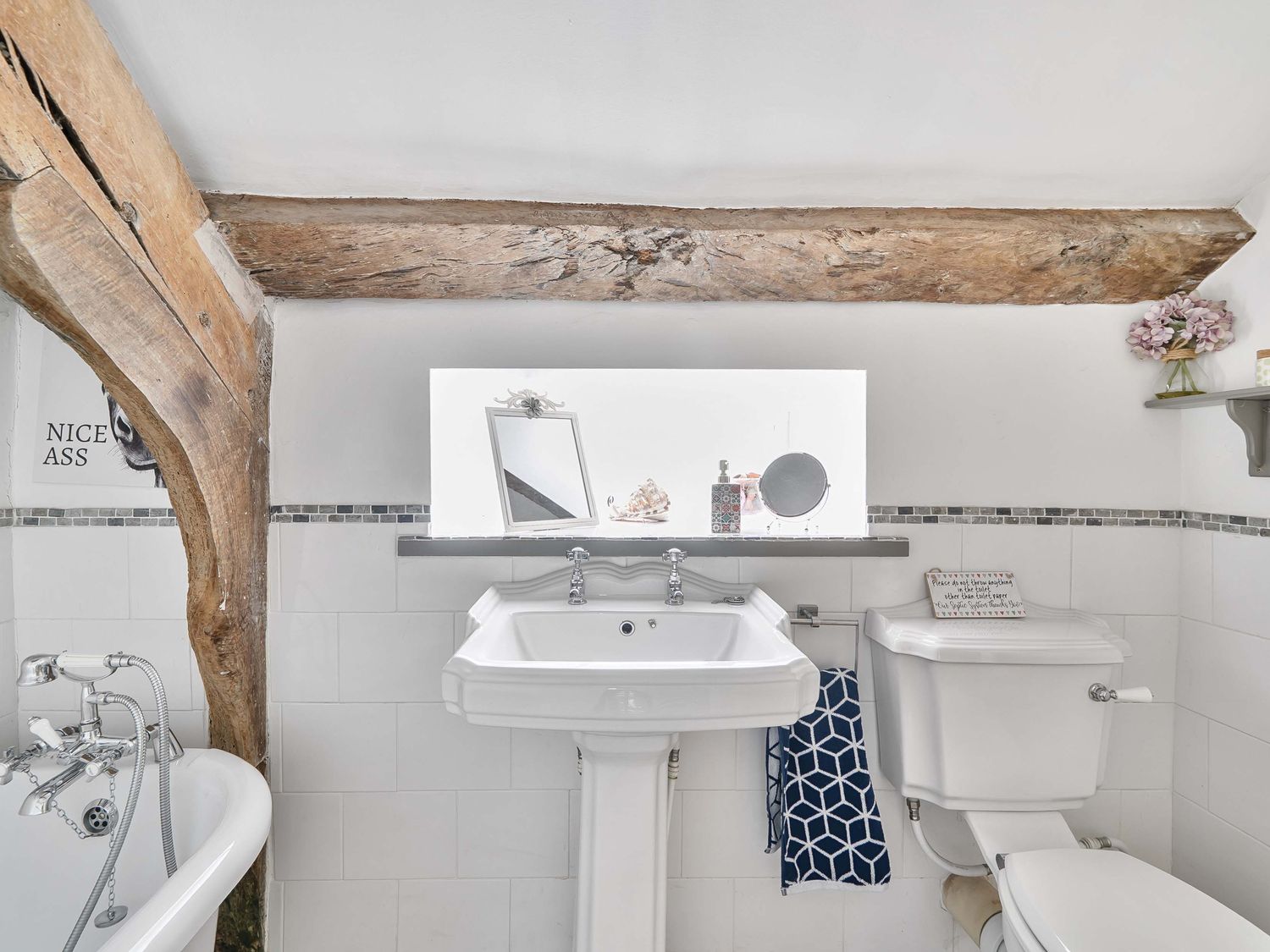 2 Pigsfoot Cottages, Ash Thomas near Halberton, Devon. Hot tub. Off-road parking. Pet-friendly. WiFi