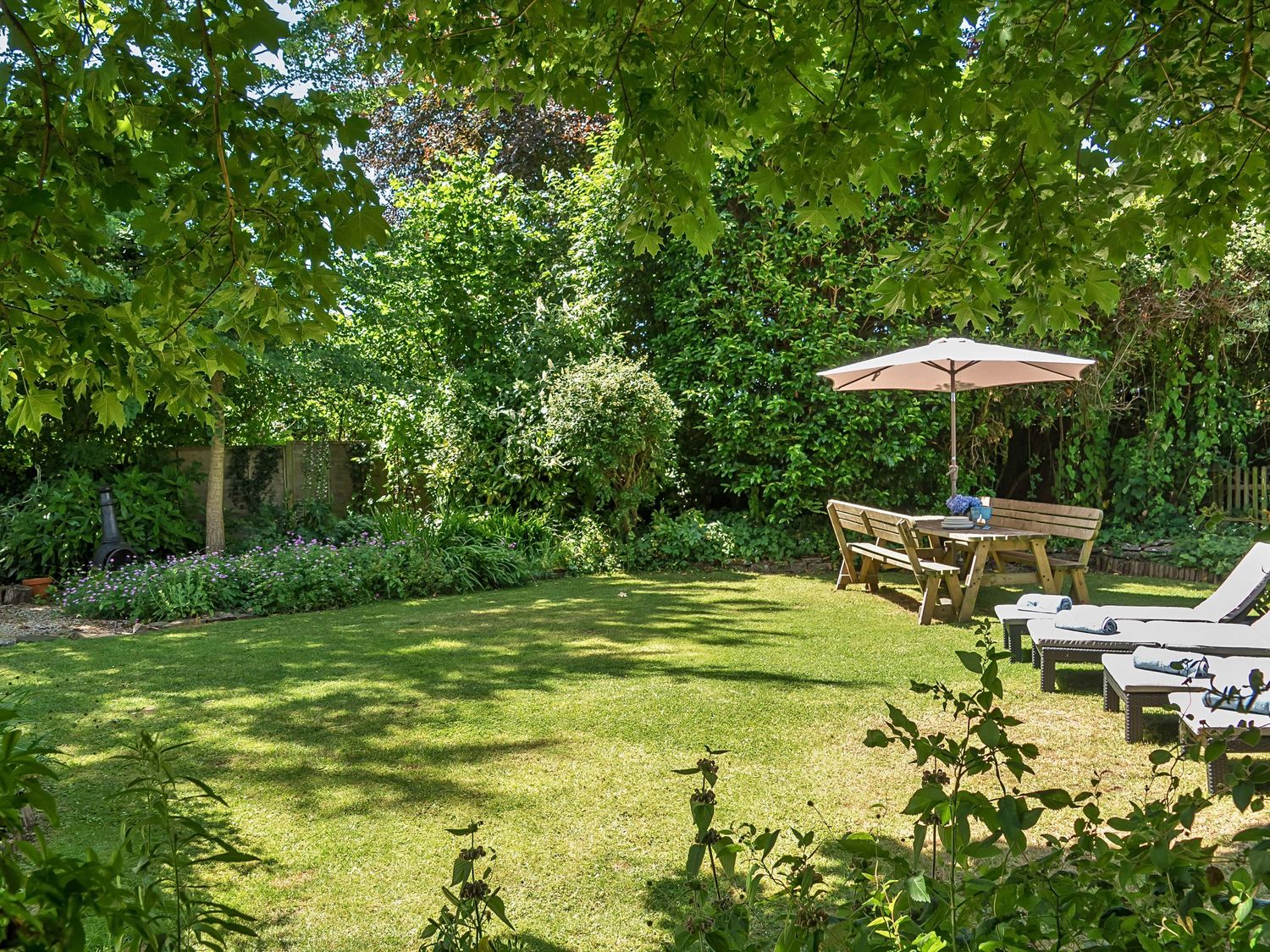 2 Pigsfoot Cottages, Ash Thomas near Halberton, Devon. Hot tub. Off-road parking. Pet-friendly. WiFi