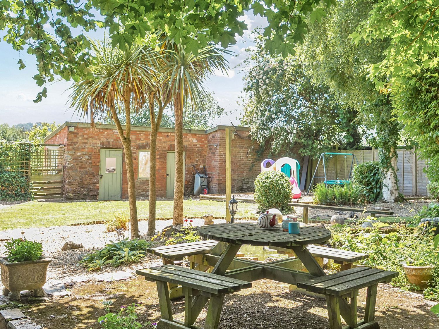 2 Pigsfoot Cottages, Ash Thomas near Halberton, Devon. Hot tub. Off-road parking. Pet-friendly. WiFi