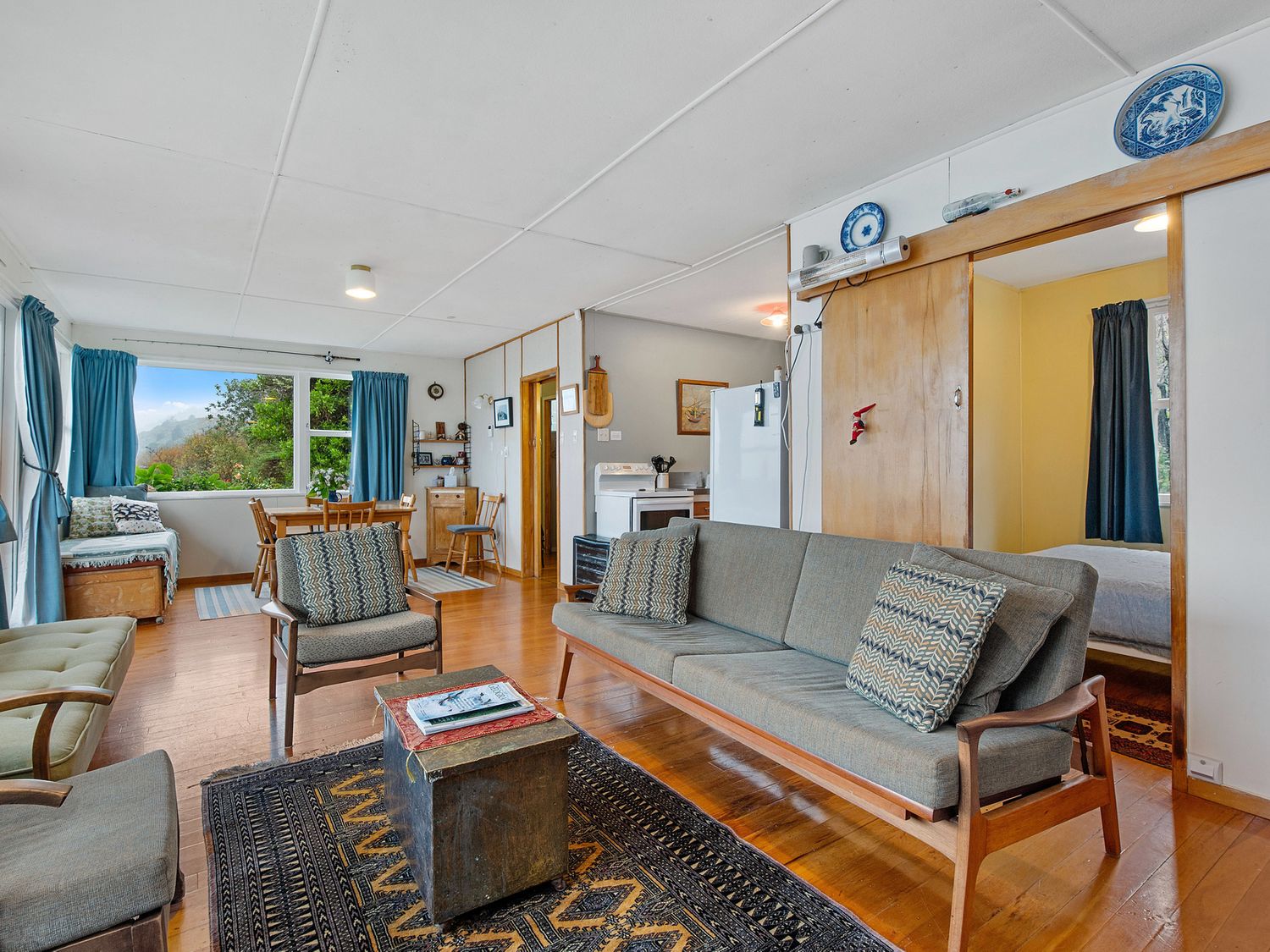 The Blue Bach - Lake Rotoiti Holiday Home                     photo 2