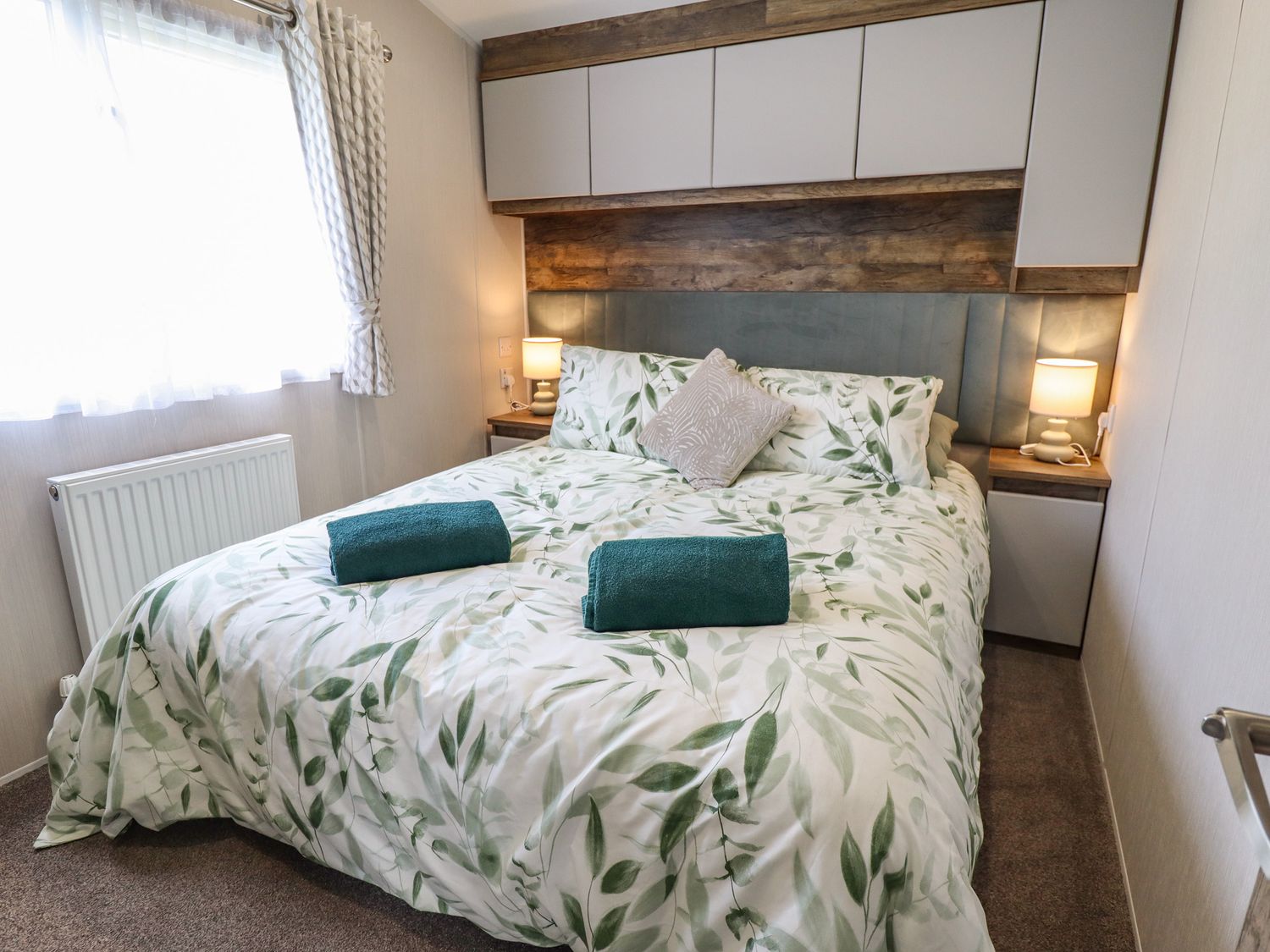 5 wilkinson way, Tattershall Lakes Country Park, Lincolnshire. Three-bedrooms. Hot tub. Pets welcome