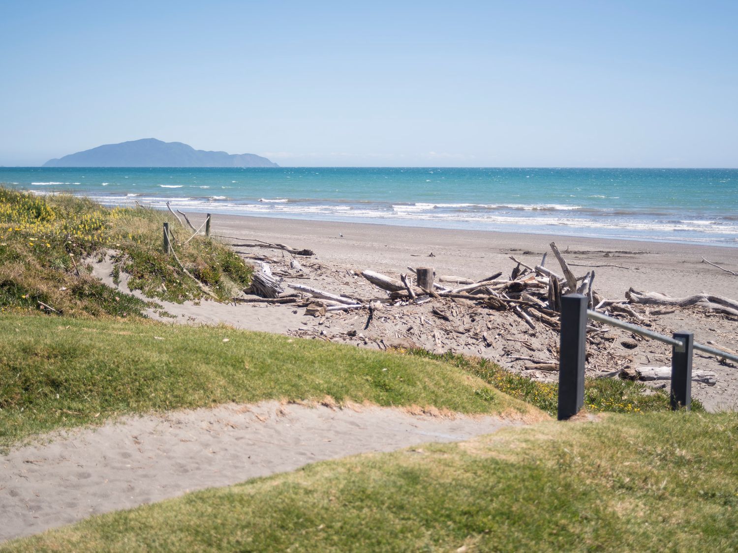 Alpha - Otaki Beach Holiday Home                     photo 27