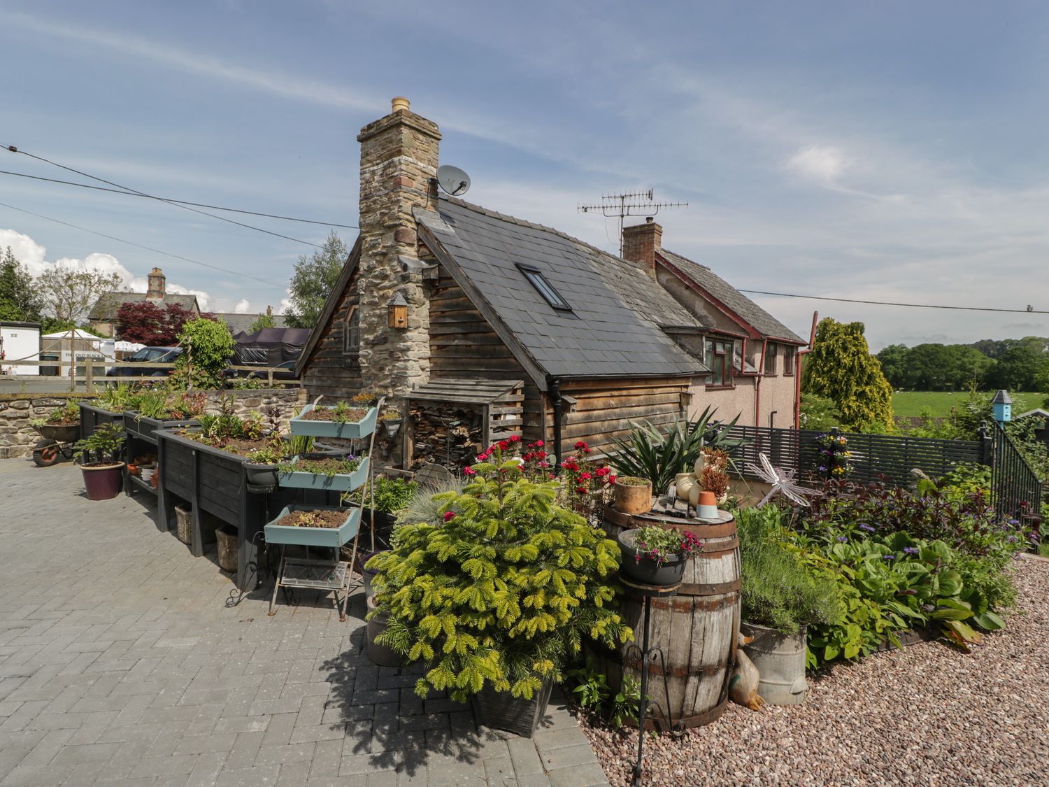 Horders Cottage, Hay-On-Wye, Hereford. Near shop, pub, and river. In a National Park. Character. TV.