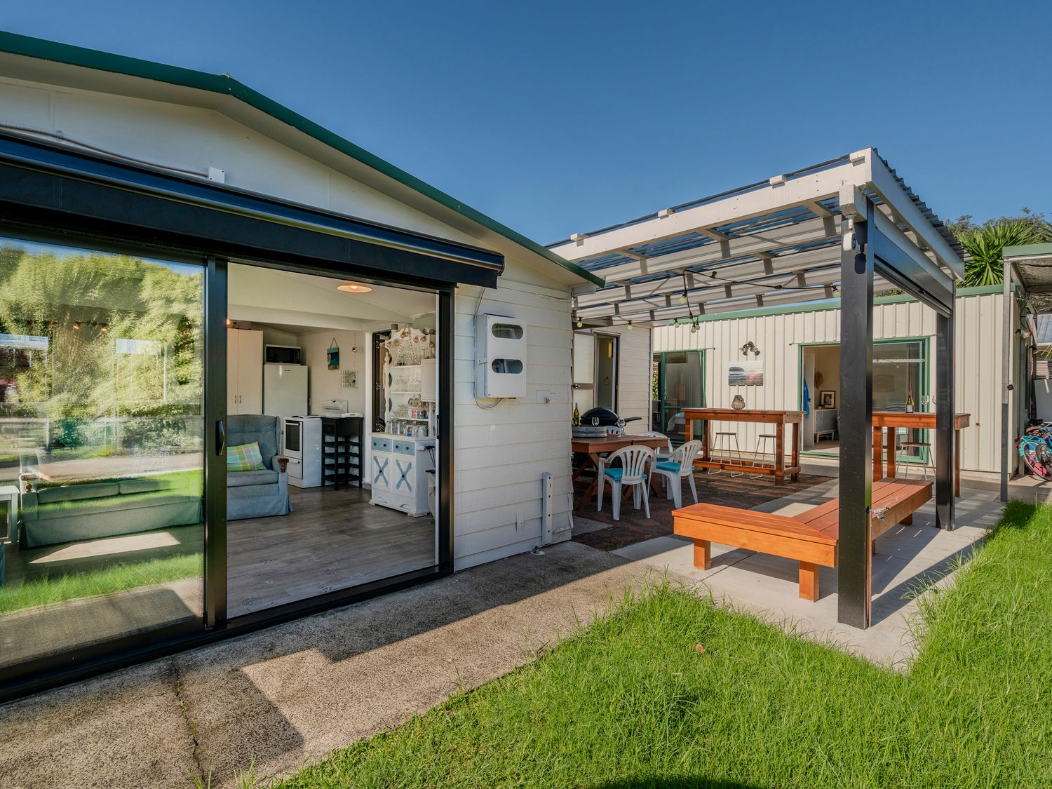 Bach Relax - Whangamata Holiday Home                     photo 2