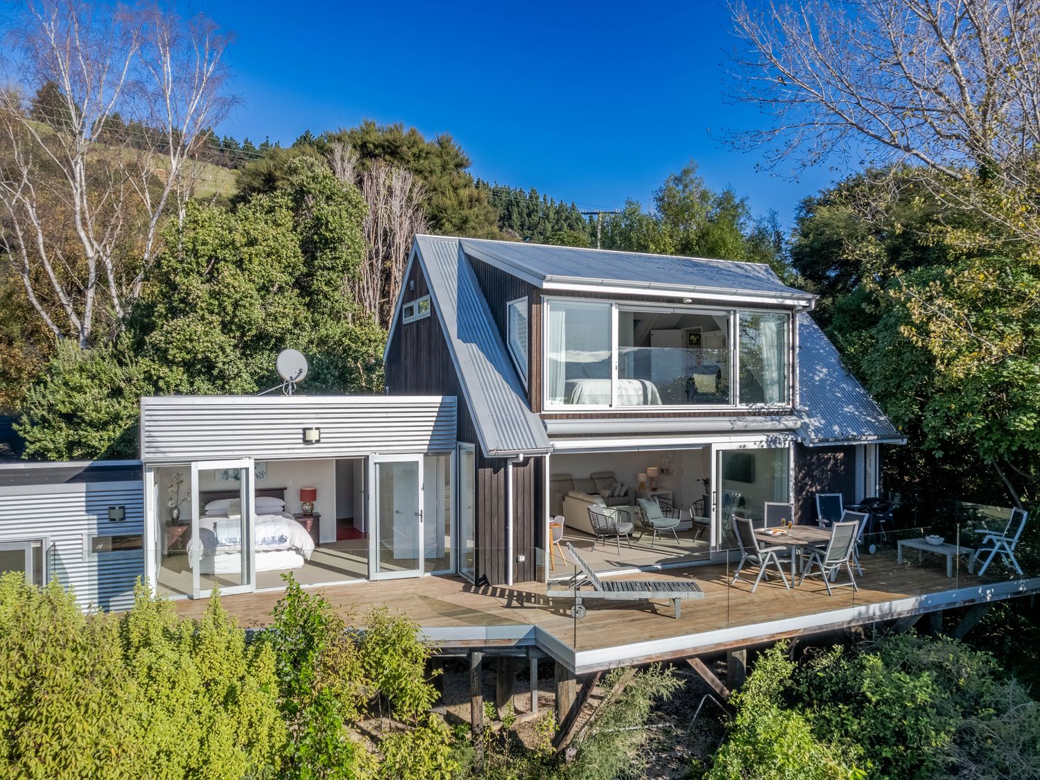 Onuku Oasis - Akaroa Holiday Home                     photo 2