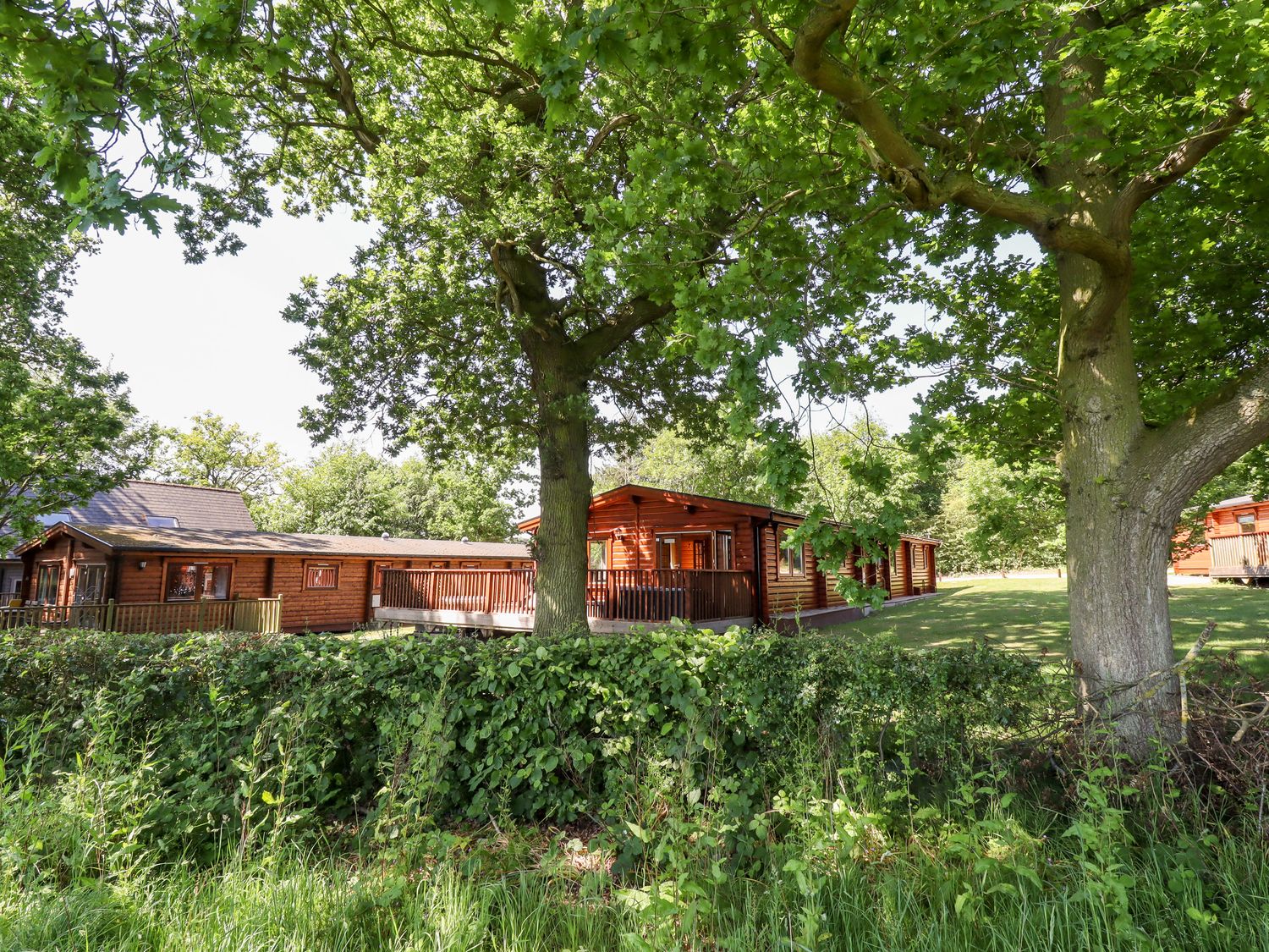 The Fairways is near Louth, in Lincolnshire. Four-bedroom lodge enjoying countryside views, in AONB.
