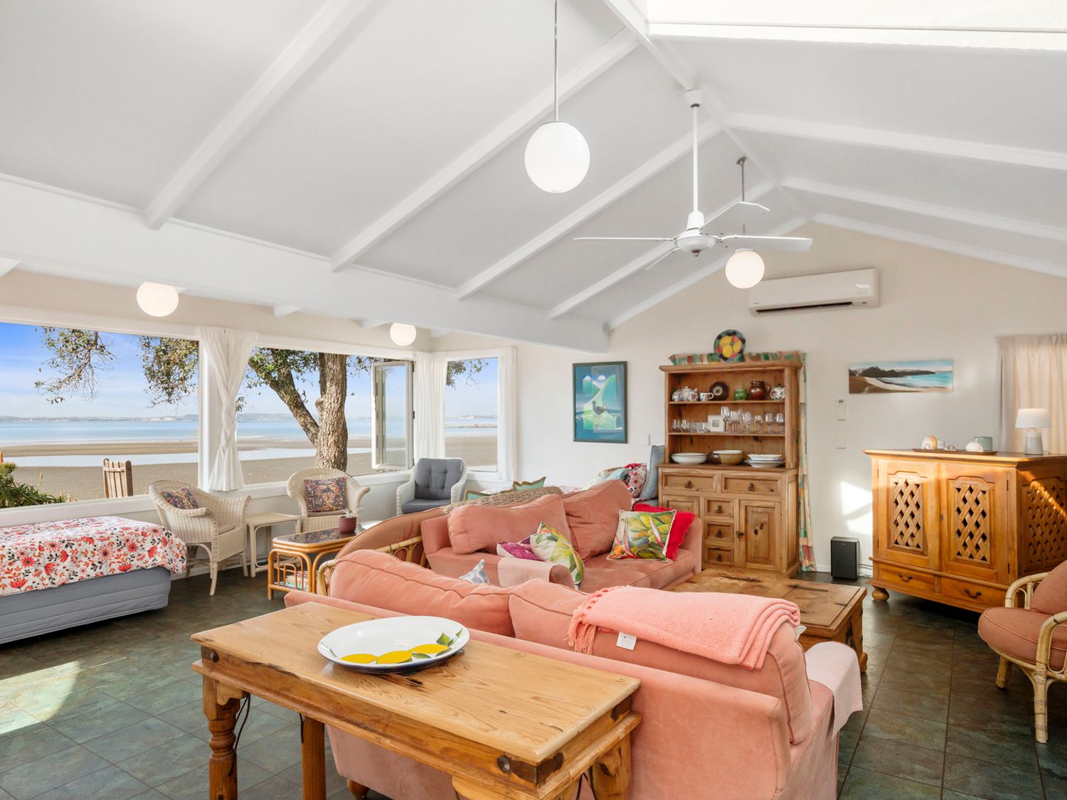 Beachside Bliss – Waiwera Beachfront Holiday Home                     photo 2