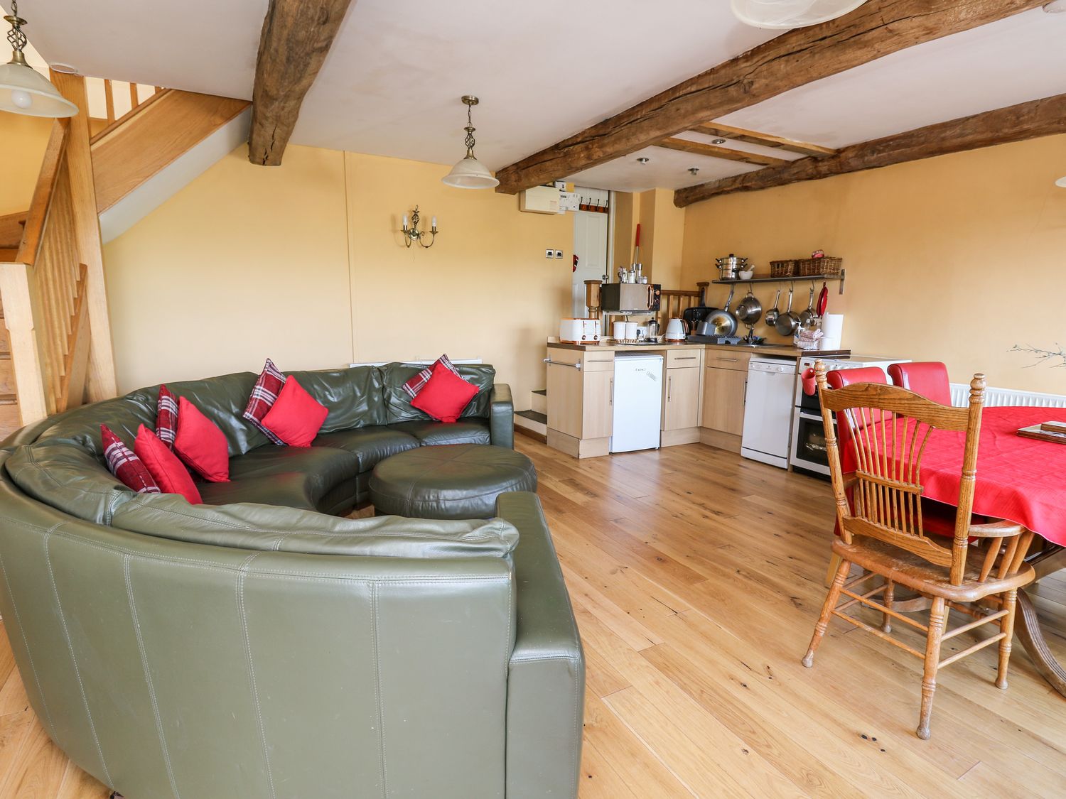 Peacock Cottage is in Talybont-on-Usk, Powys. Three-bedroom home with rural views and hot tub. Pets.