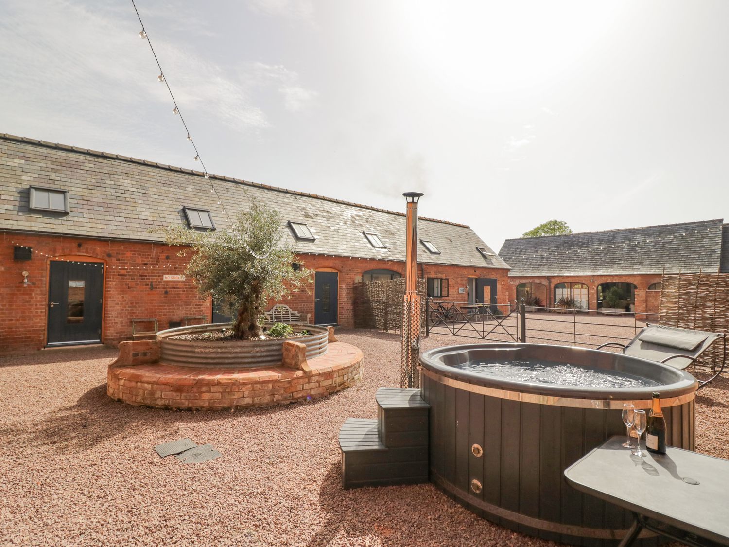 The Cart Arms, Huntley, Gloucestershire. Barn conversion. Contemporary. Wood-fired hot tub. Two pets