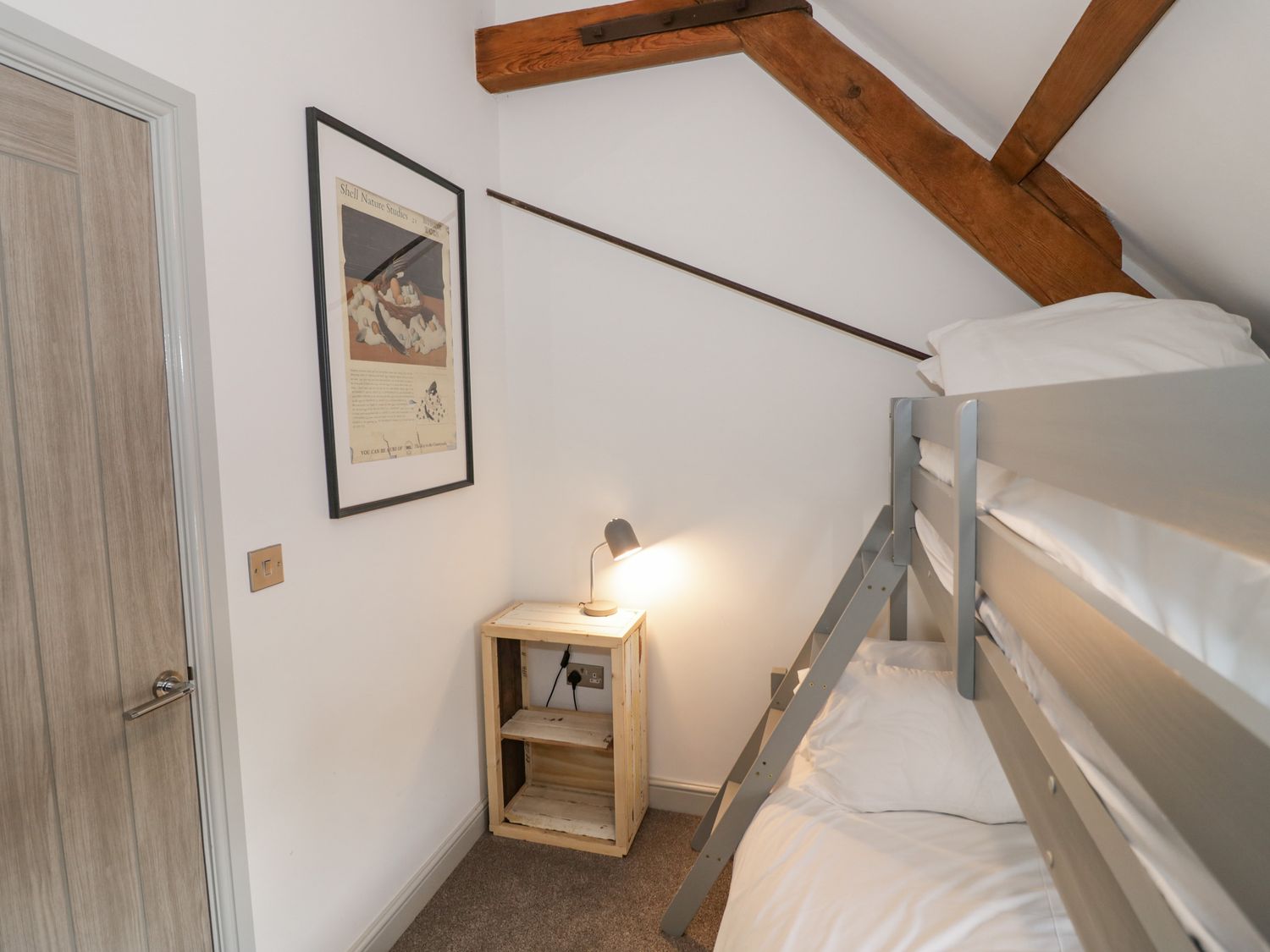 The Cart Arms, Huntley, Gloucestershire. Barn conversion. Contemporary. Wood-fired hot tub. Two pets