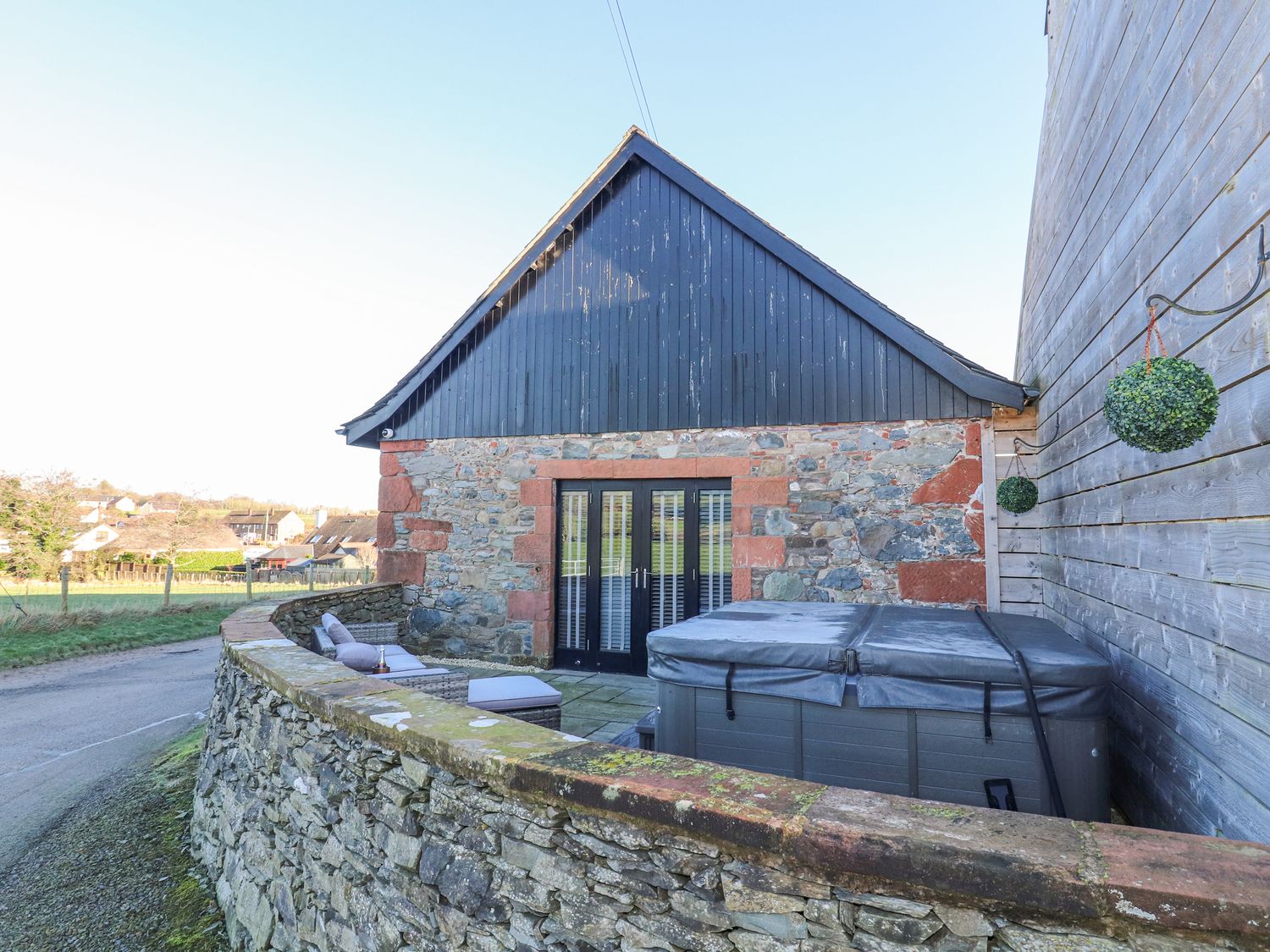 The Steading nr Dumfries, Dumfries and Galloway. Hot tub. Smart TV. Pet-friendly. Open plan. Cinema.