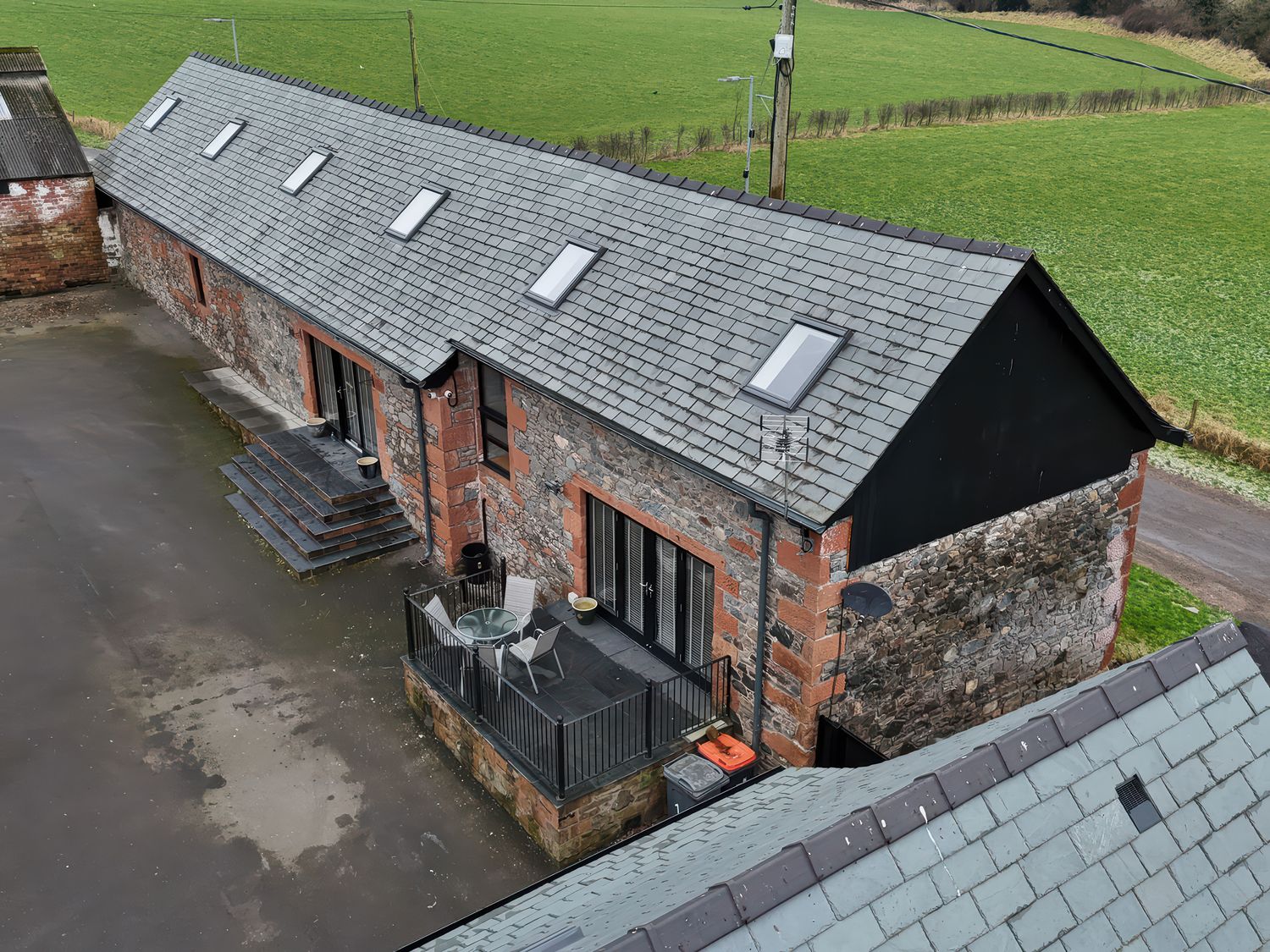 The Steading nr Dumfries, Dumfries and Galloway. Hot tub. Smart TV. Pet-friendly. Open plan. Cinema.