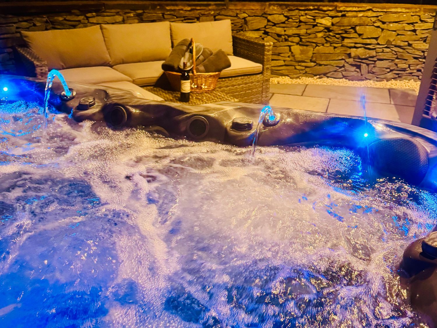 The Steading nr Dumfries, Dumfries and Galloway. Hot tub. Smart TV. Pet-friendly. Open plan. Cinema.