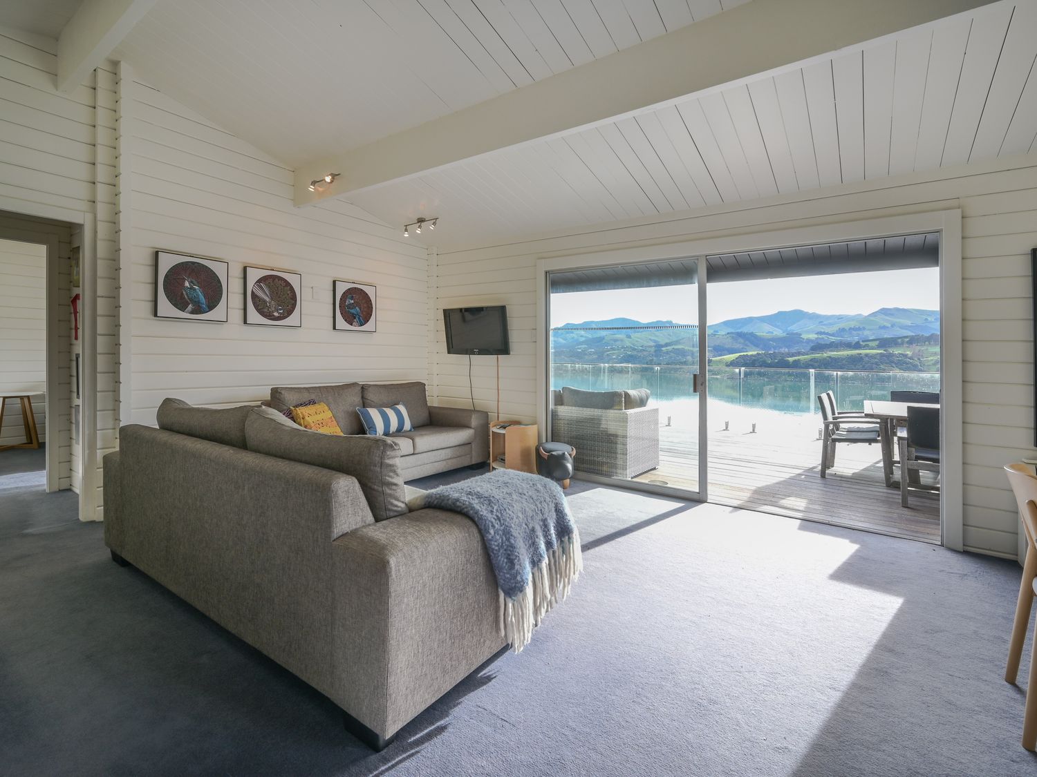 Birdsong Bliss - Takamatua Holiday Home                     photo 2