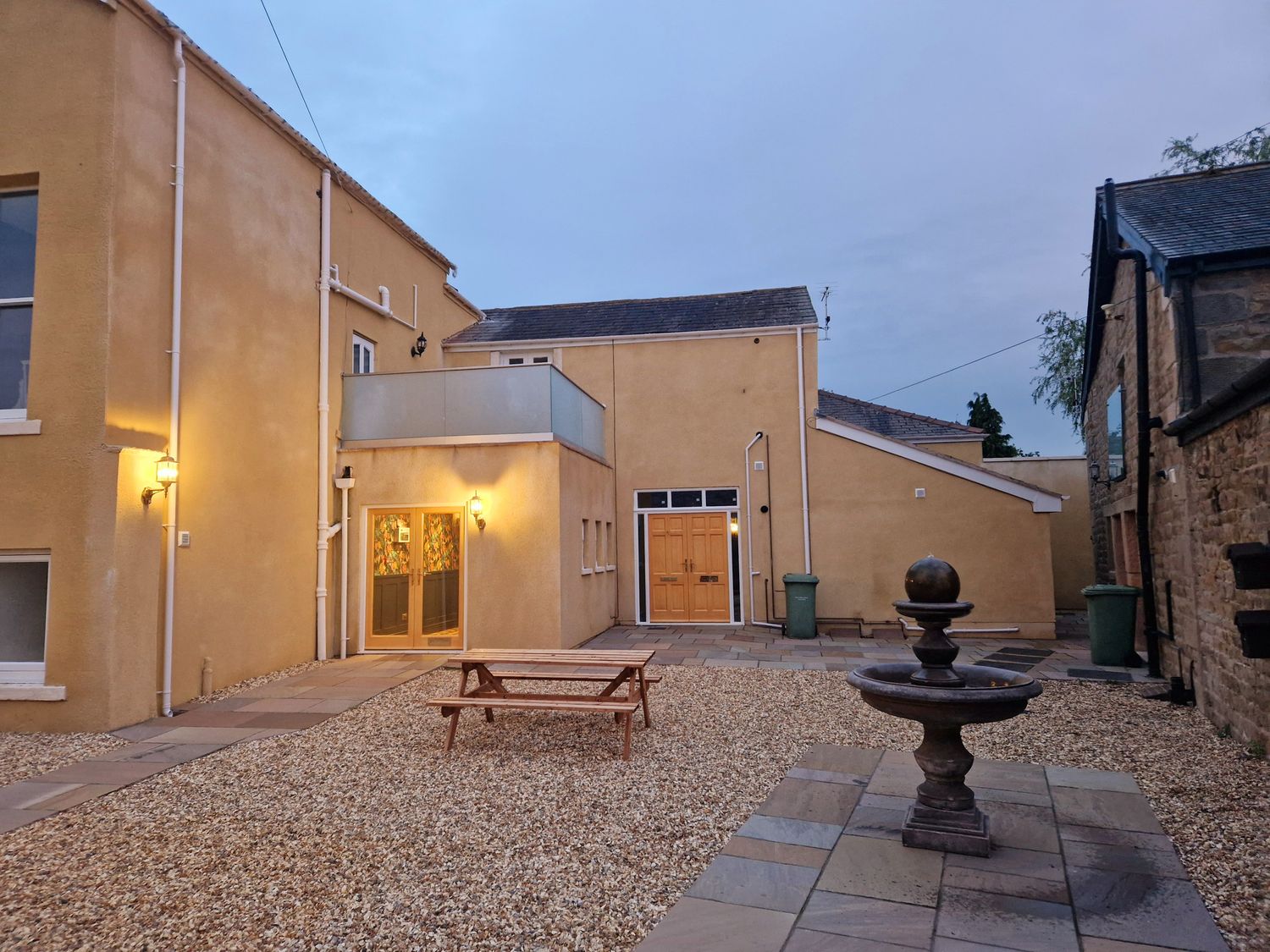 The Duke, Garstang, Lancashire. Ground-floor apartment with enclosed patio and hot tub. Pet-friendly
