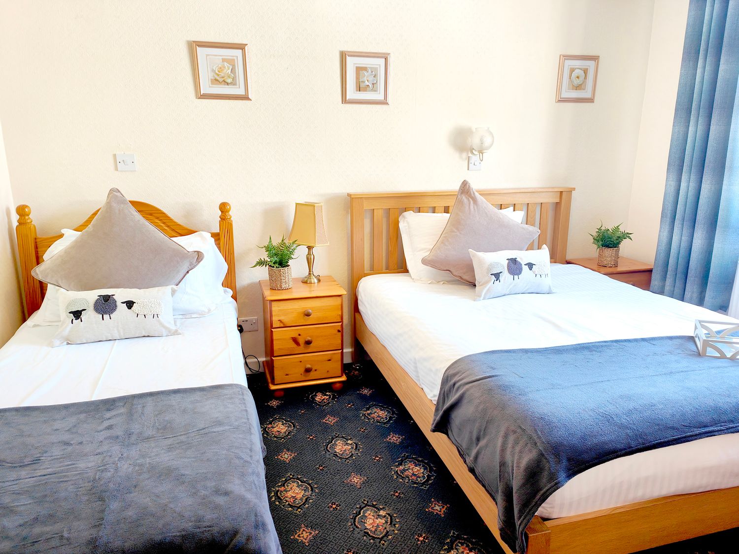 The Paddock in Keswick, Cumbria. In a National Park. En-suite bedrooms. Off-road parking. Near lake.