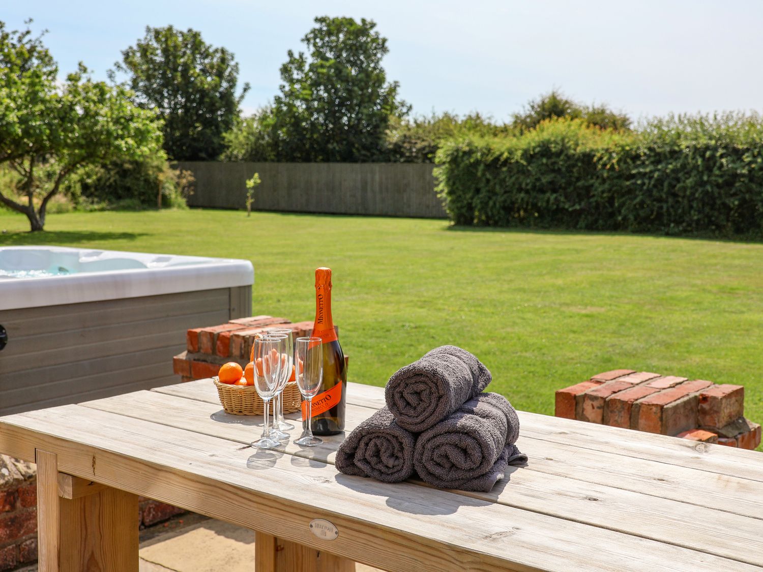 The Grange is in Flamborough, Yorkshire. Near a National Park. Close to amenities. En-suite bedrooms