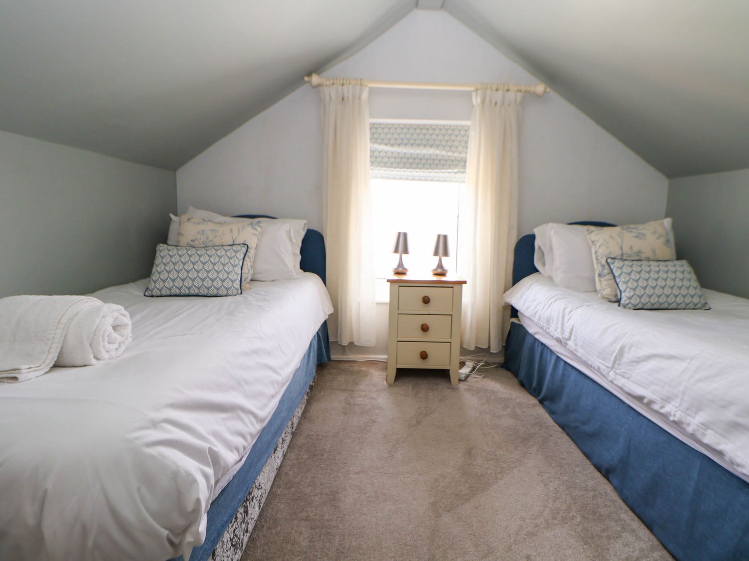 Branwen, Talacre, Flintshire. Hot tub. Close to a beach. Close to amenities. Off-road parking. 4bed.