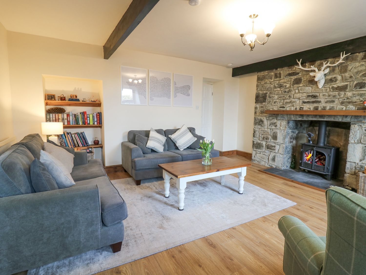 Towyn Hall, New Quay, Sir Ceredigion. Detached. Woodburning stove. Enclosed patio with garden. WiFi.