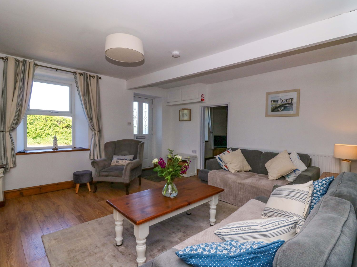 Towyn Hall, New Quay, Sir Ceredigion. Detached. Woodburning stove. Enclosed patio with garden. WiFi.