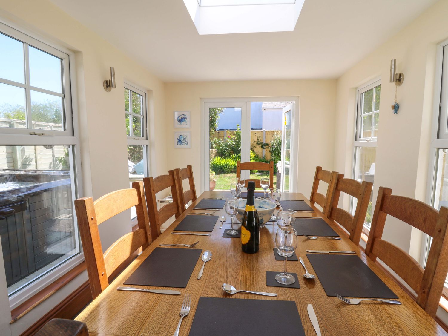 Towyn Hall, New Quay, Sir Ceredigion. Detached. Woodburning stove. Enclosed patio with garden. WiFi.